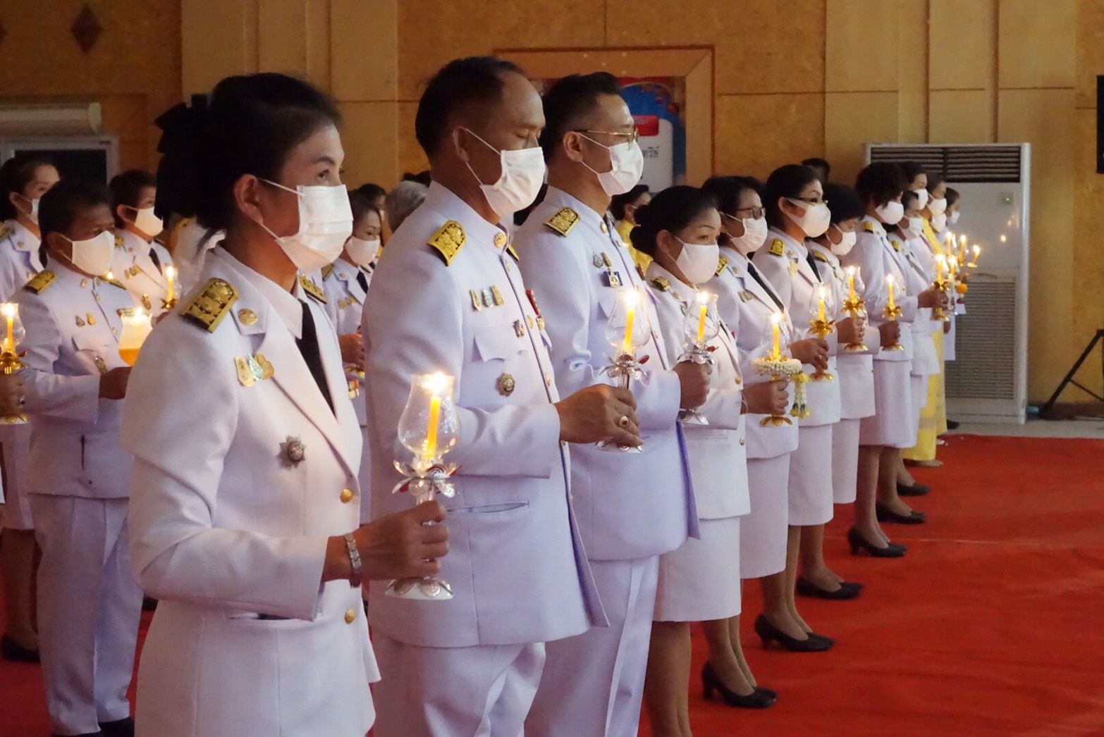 พช.ยโสธร ร่วมพิธีจุดเทียน  เพื่อน้อมรำลึกในพระมหากรุณาธิคุณ พระบาทสมเด็จพระบรมชนกาธิเบศรมหาภูมิพล อดุลยเดชมหาราชบรมนาถบพิตร