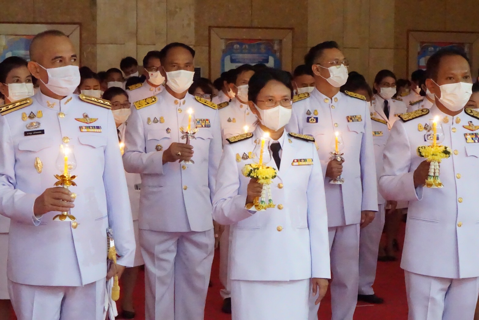 พช.ยโสธร ร่วมพิธีจุดเทียน  เพื่อน้อมรำลึกในพระมหากรุณาธิคุณ พระบาทสมเด็จพระบรมชนกาธิเบศรมหาภูมิพล อดุลยเดชมหาราชบรมนาถบพิตร