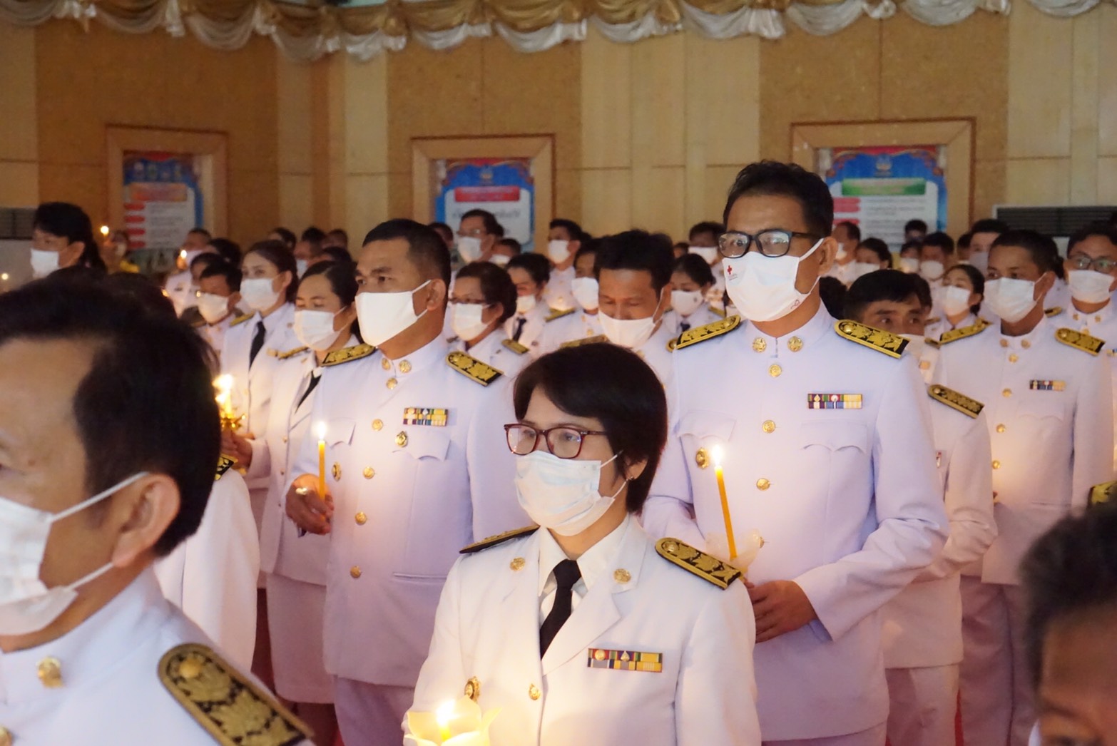 พช.ยโสธร ร่วมพิธีจุดเทียน  เพื่อน้อมรำลึกในพระมหากรุณาธิคุณ พระบาทสมเด็จพระบรมชนกาธิเบศรมหาภูมิพล อดุลยเดชมหาราชบรมนาถบพิตร
