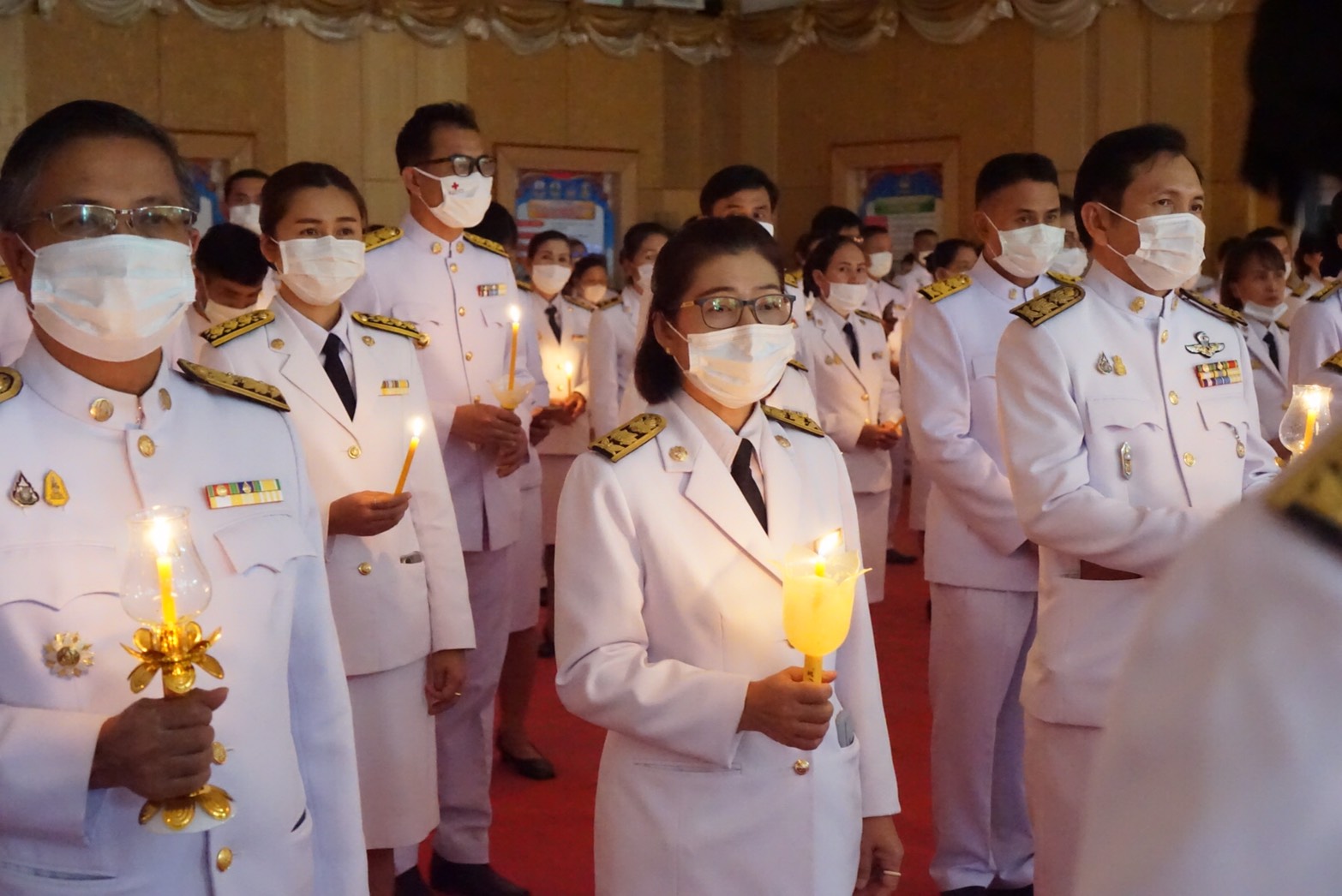 พช.ยโสธร ร่วมพิธีจุดเทียน  เพื่อน้อมรำลึกในพระมหากรุณาธิคุณ พระบาทสมเด็จพระบรมชนกาธิเบศรมหาภูมิพล อดุลยเดชมหาราชบรมนาถบพิตร