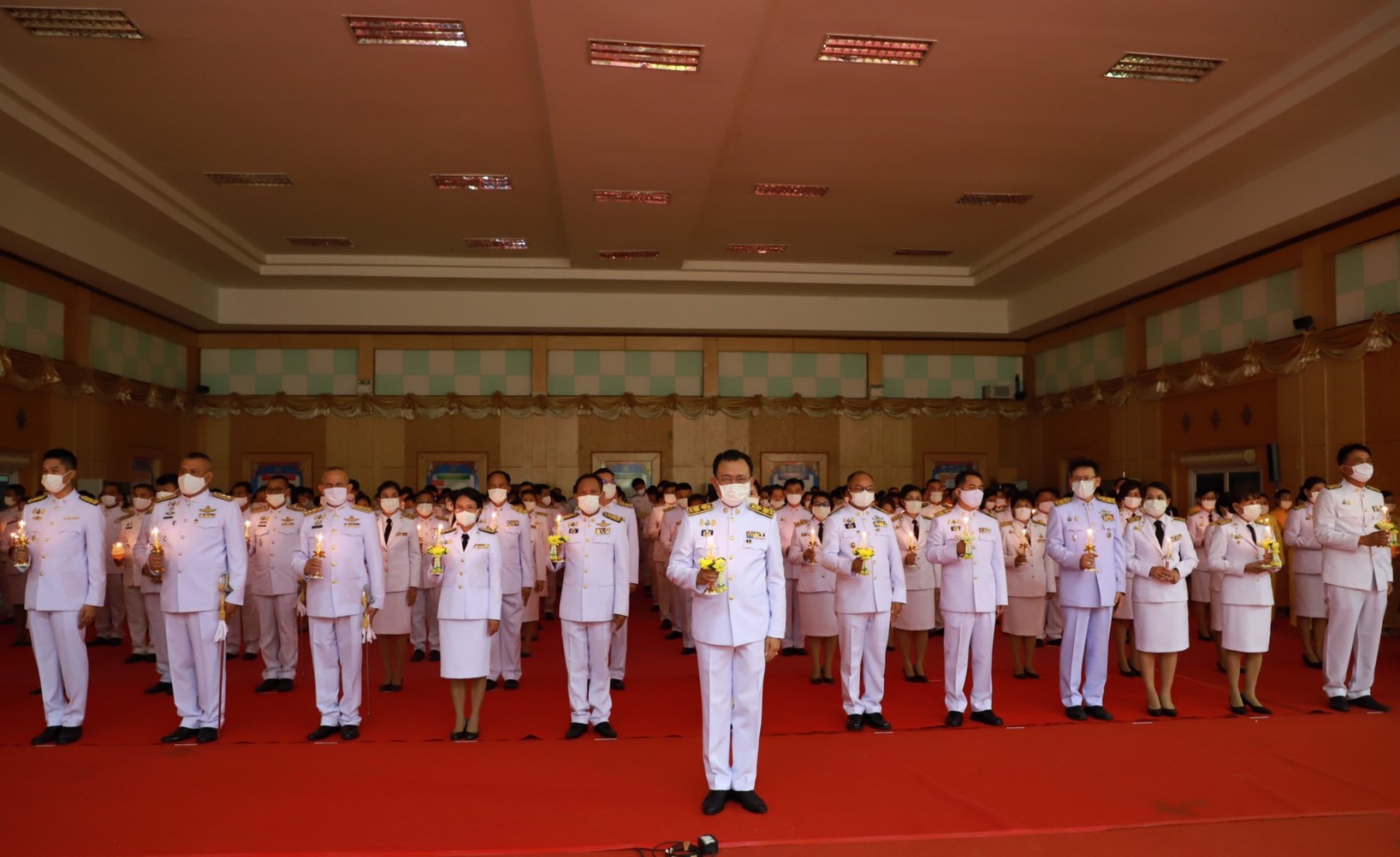 พช.ยโสธร ร่วมพิธีจุดเทียน  เพื่อน้อมรำลึกในพระมหากรุณาธิคุณ พระบาทสมเด็จพระบรมชนกาธิเบศรมหาภูมิพล อดุลยเดชมหาราชบรมนาถบพิตร