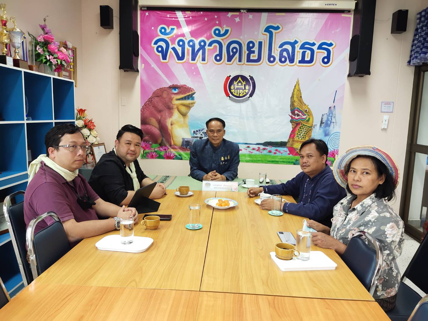 พจ.ยโสธร ร่วมประชุมกับกลุ่มผู้ประกอบการ OTOP  ในพื้นที่อำเภอเลิงนกทา จังหวัดยโสธร  เพื่อหารือแนวทางในการพัฒนาผลิตภัณฑ์  OTOP