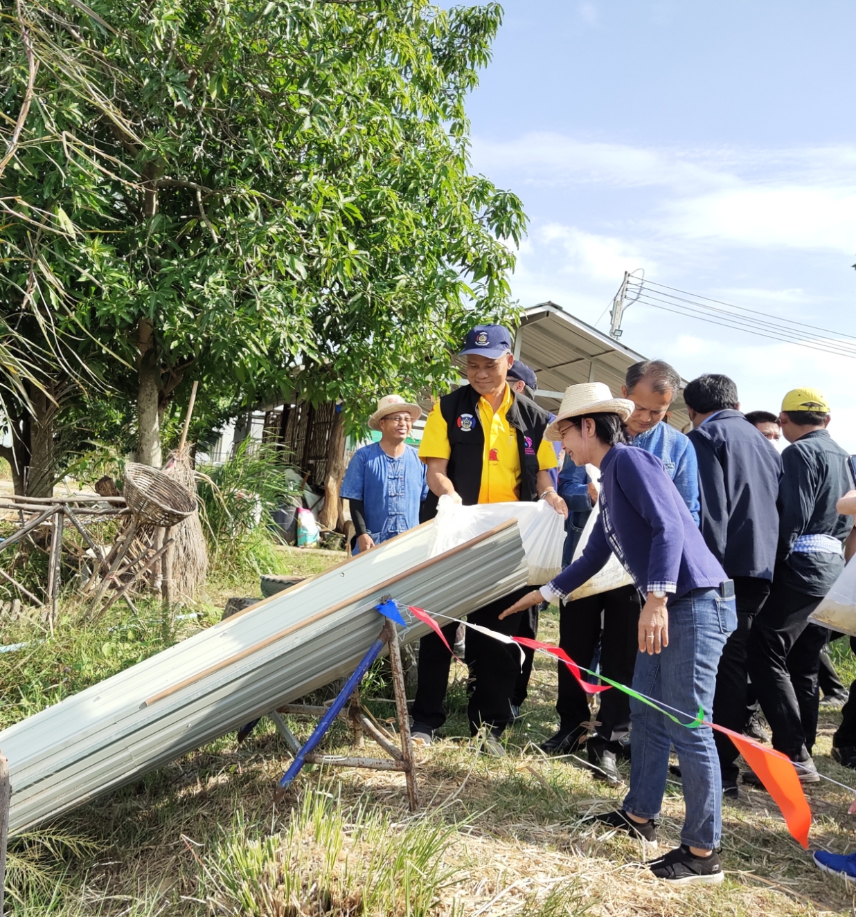 พจ.ยโสธร ร่วมกิจกรรมลงเคียว เกี่ยวข้าว ปี 2563