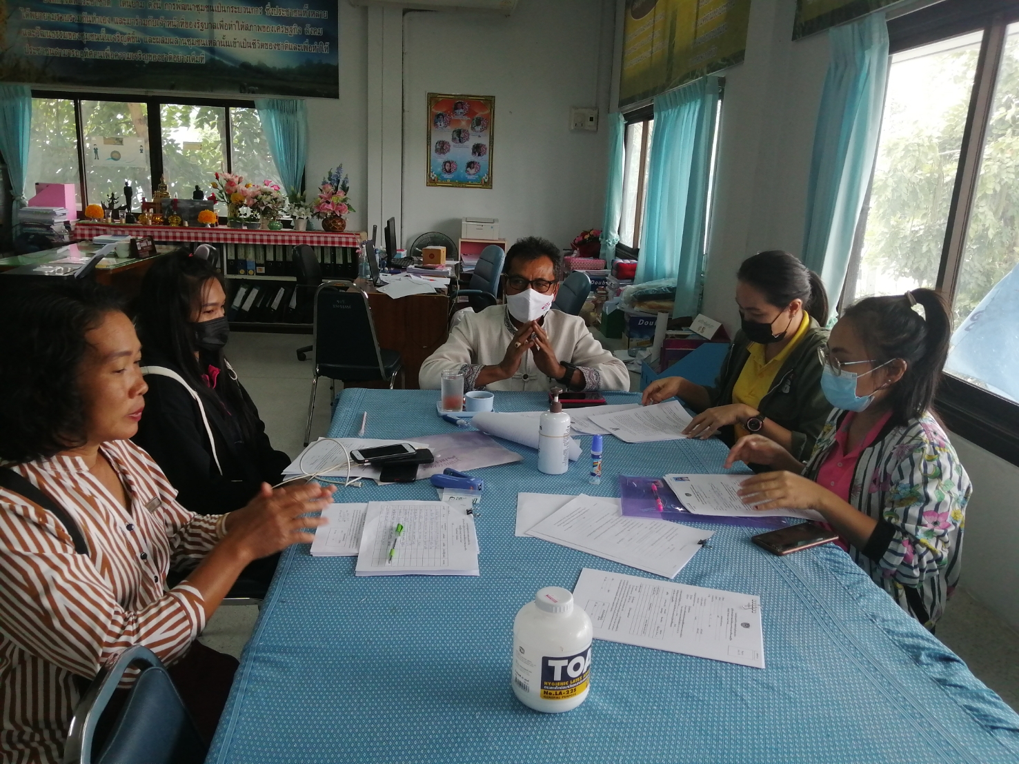 พช.ยโสธร ลงพื้นที่ติดตามการรับสมัครคัดเลือกบุคคล เพื่อจัดจ้างเป็นลูกจ้างเหมาบริการปฏิบัติภารกิจตามโครงการพัฒนาพื้นที่ต้นแบบการพัฒนาคุณภาพชีวิตตามหลักทฤษฎีใหม่ ประยุกต์สู่ “โคก หนอง นาโมเดล” จังหวัดยโสธร