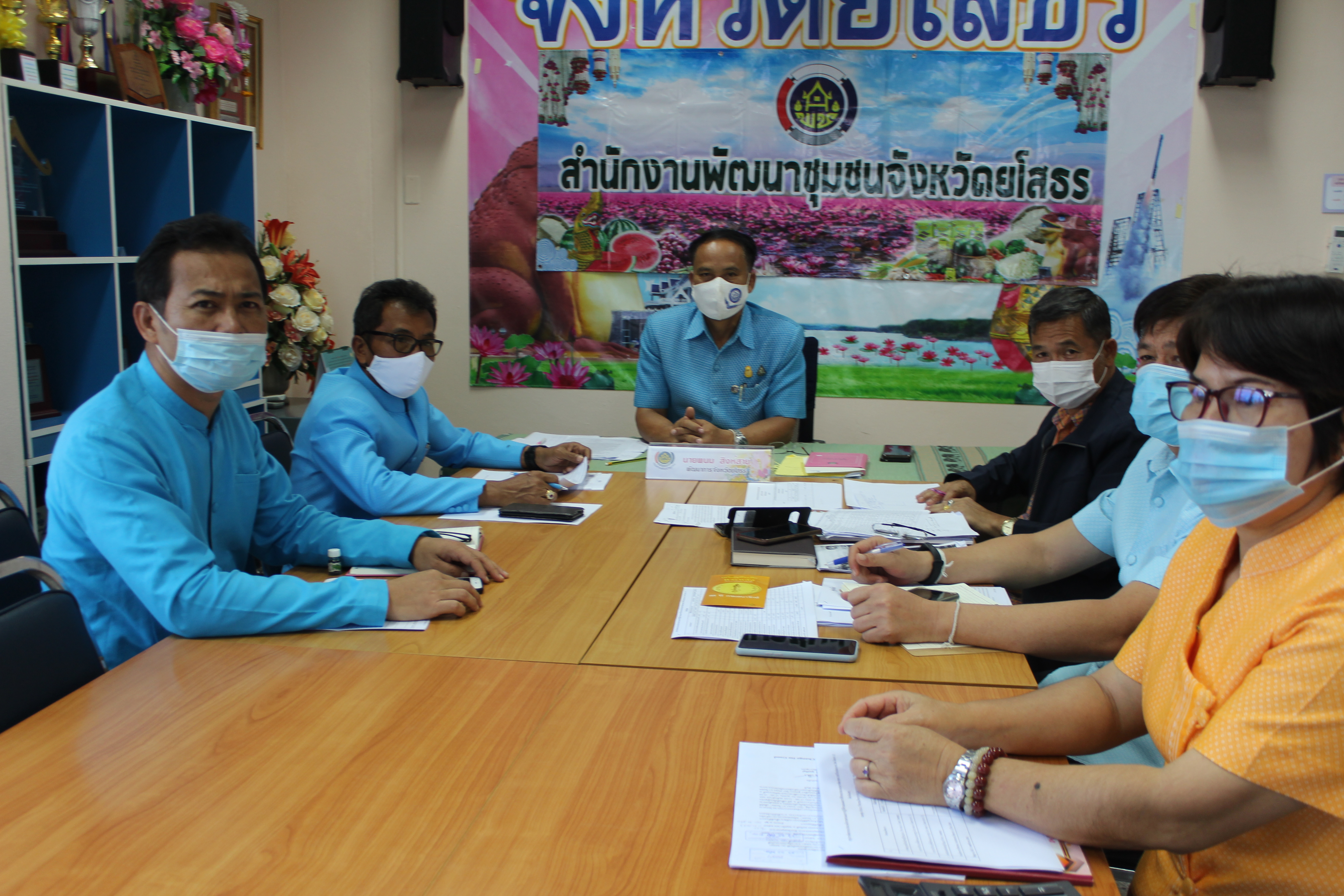 วันอังคารที่ 17 พ.ย. 2563 เวลา 15.00 น. นายพนม สิงห์สาย พัฒนาการจังหวัดยโสธร เป็นประธานการประชุมผู้บริหารสำนักงานพัฒนาชุมชนจังหวัดยโสธร ณ ห้องประชุมสำนักงานพัฒนาชุมชนจังหวัดยโสธร เพื่อติดตามและวางแผนการดำเนินงานในการขับเคลื่อนงานตามนโยบายของกรมการพัฒนาชุมชนต่อไป