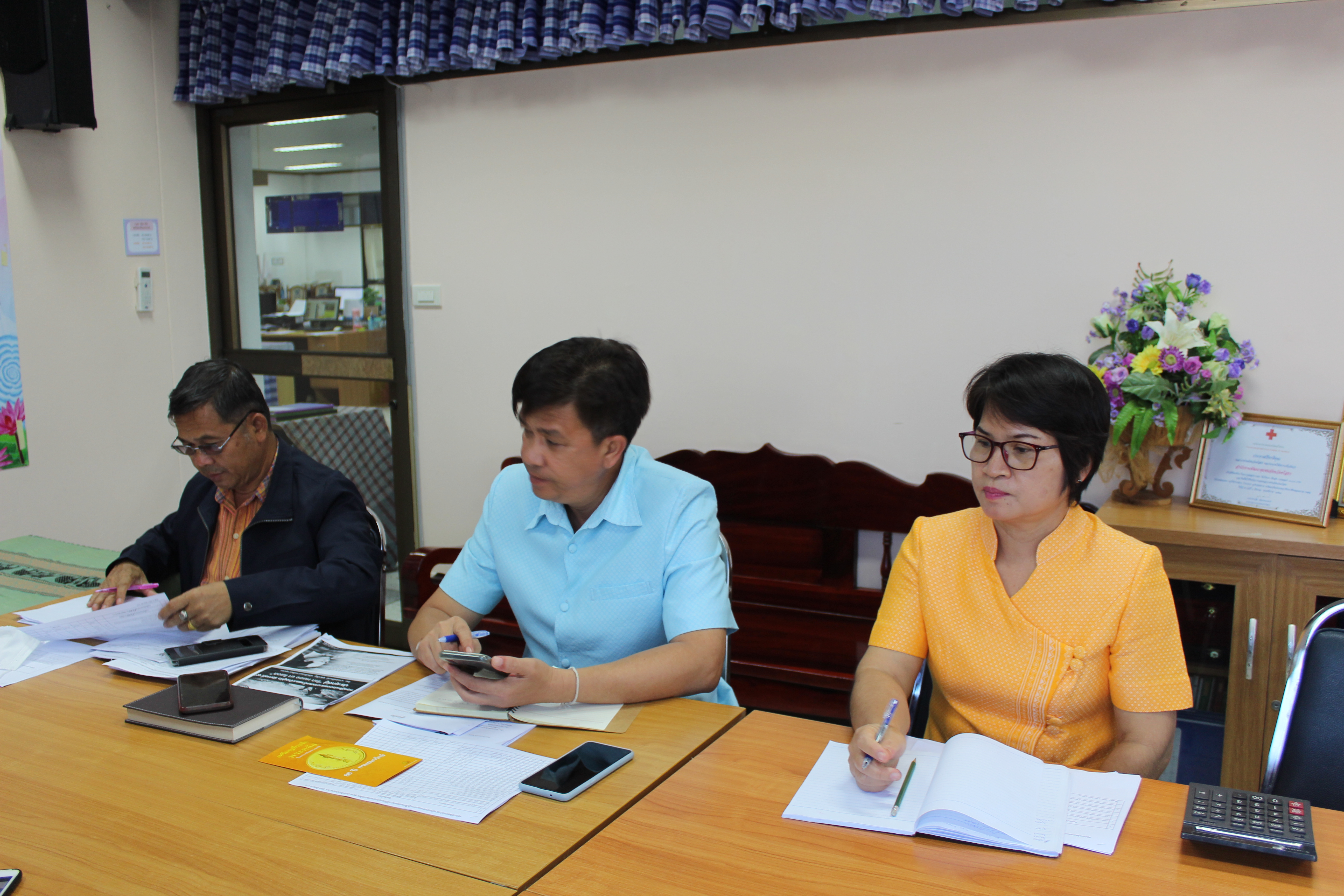 วันอังคารที่ 17 พ.ย. 2563 เวลา 15.00 น. นายพนม สิงห์สาย พัฒนาการจังหวัดยโสธร เป็นประธานการประชุมผู้บริหารสำนักงานพัฒนาชุมชนจังหวัดยโสธร ณ ห้องประชุมสำนักงานพัฒนาชุมชนจังหวัดยโสธร เพื่อติดตามและวางแผนการดำเนินงานในการขับเคลื่อนงานตามนโยบายของกรมการพัฒนาชุมชนต่อไป