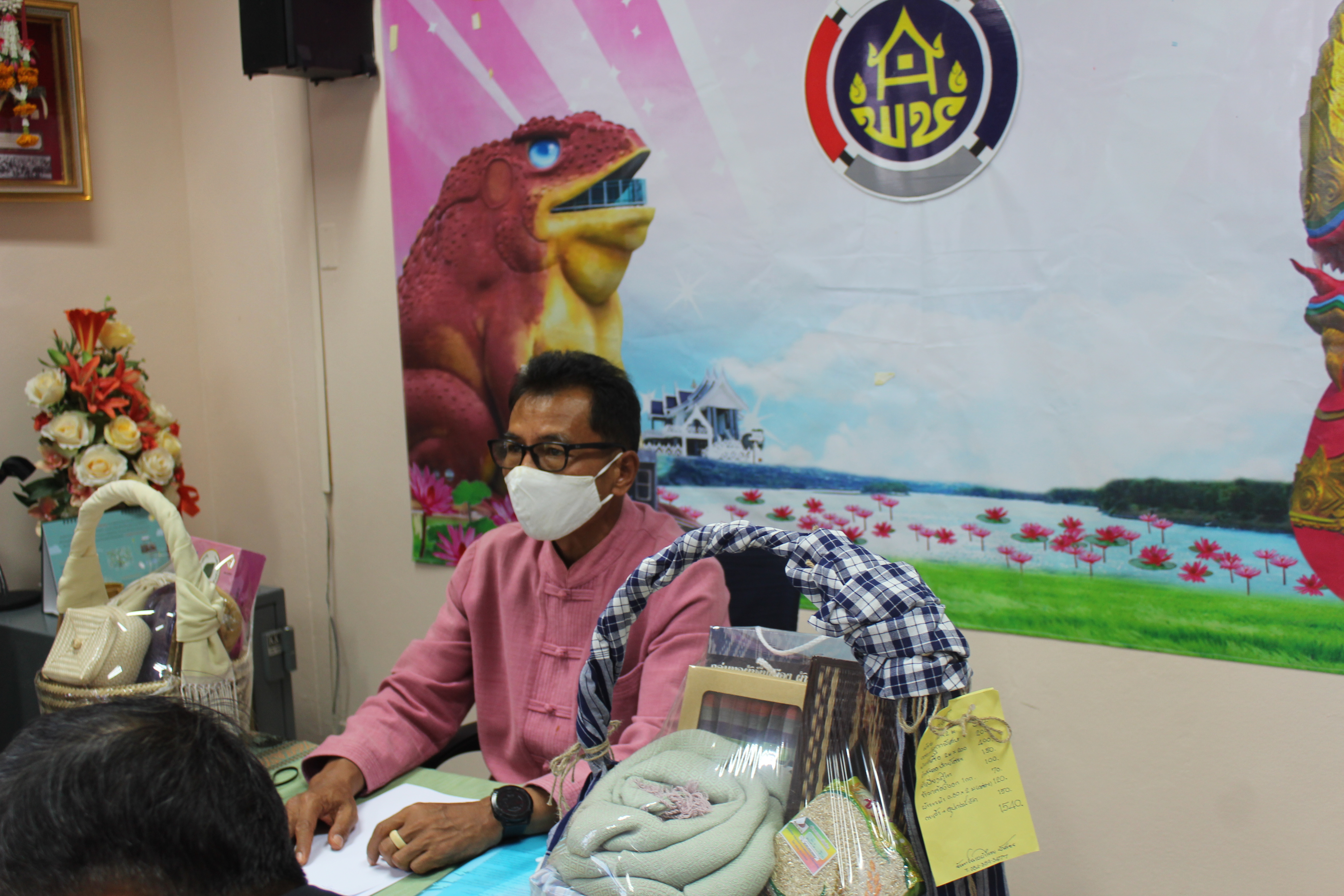 พช.ยโสธร ร่วมประชุมชี้แจงการขับเคลื่อนโครงการพัฒนาพื้นที่ต้นแบบ การพัฒนาคุณภาพชีวิตตามหลักทฤษฎีใหม่ประยุกต์สู่ “โคก หนอง นา โมเดล” ผ่านระบบวีดีโอทางไกล (Video Conference)