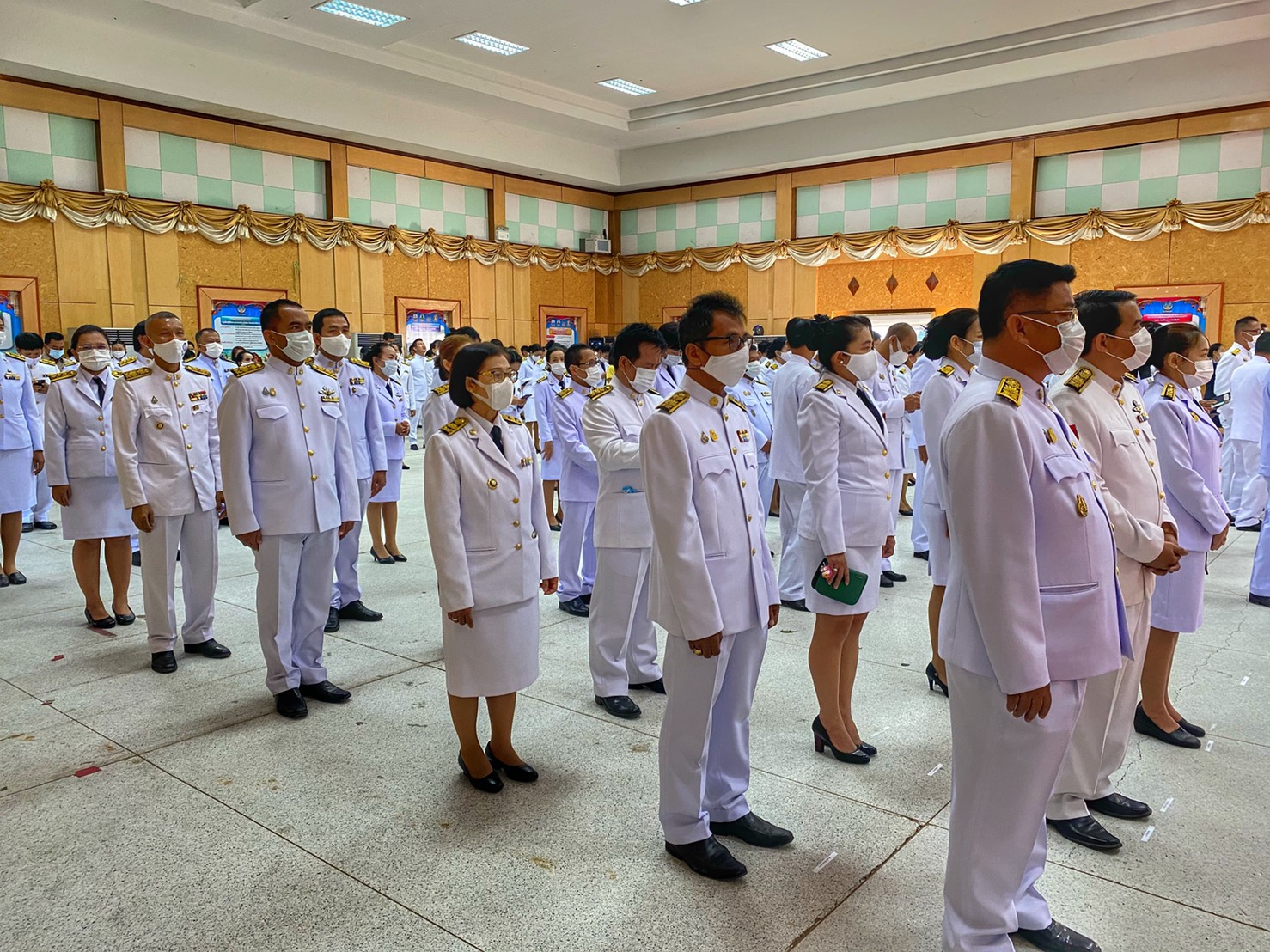 พช.ยโสธร ร่วมพิธีถวายราชสักการะวางพานพุ่มดอกไม้สด ถวายแด่พระบาทสมเด็จพระบรมชนกาธิเบศร มหาภูมิพลอดุลเดชมหาราช บรมนาถบพิตร เนื่องในวันพระบิดาแห่งฝนหลวง ประจำปี 2563