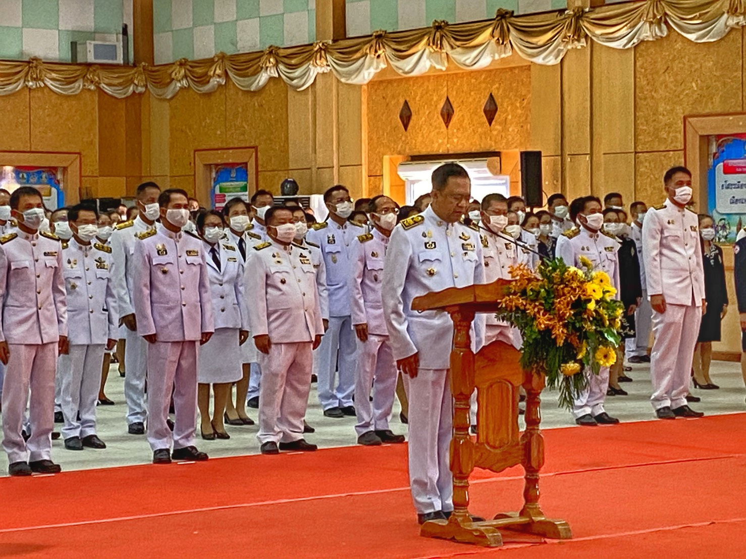 พช.ยโสธร ร่วมพิธีถวายราชสักการะวางพานพุ่มดอกไม้สด ถวายแด่พระบาทสมเด็จพระบรมชนกาธิเบศร มหาภูมิพลอดุลเดชมหาราช บรมนาถบพิตร เนื่องในวันพระบิดาแห่งฝนหลวง ประจำปี 2563