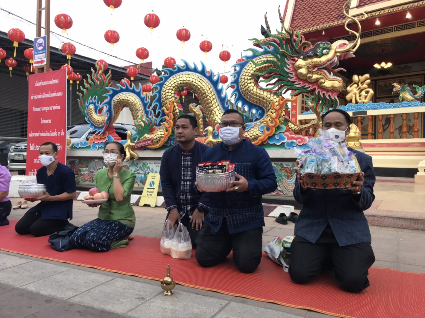 พช.ยโสธร ร่วมกิจกรรมทำบุญตักบาตรย้อนยุค  “วิถีถิ่น วิถีไทย”งานถนนคนเดินยโสธร (บ้านสิงห์ท่า)