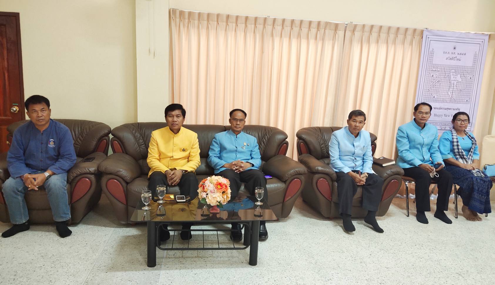 พจ.ยโสธร ร่วมพิธีมอบวุฒิบัตรผู้ผ่านการอบรมตามโครงการพัฒนาพื้นที่ต้นแบบการพัฒนาคุณภาพชีวิตตามหลักทฤษฎีใหม่ประยุกต์สู่ “โคก หนอง นาโมเดล”