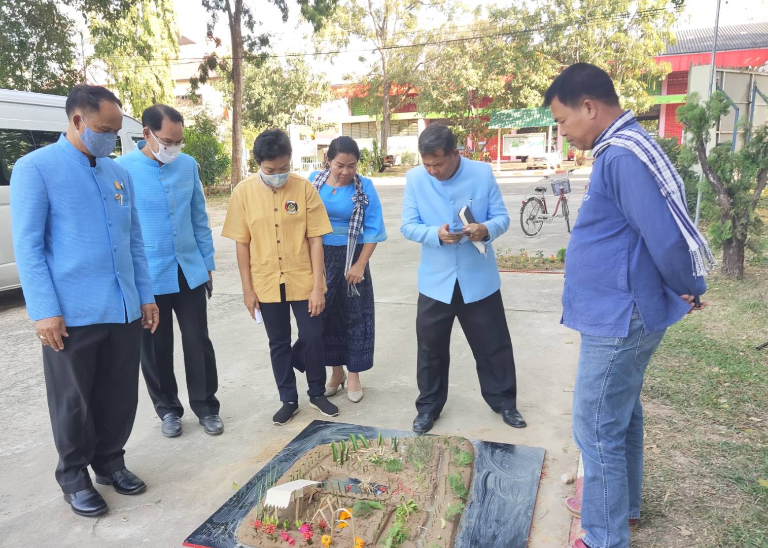 พจ.ยโสธร ร่วมพิธีมอบวุฒิบัตรผู้ผ่านการอบรมตามโครงการพัฒนาพื้นที่ต้นแบบการพัฒนาคุณภาพชีวิตตามหลักทฤษฎีใหม่ประยุกต์สู่ “โคก หนอง นาโมเดล”
