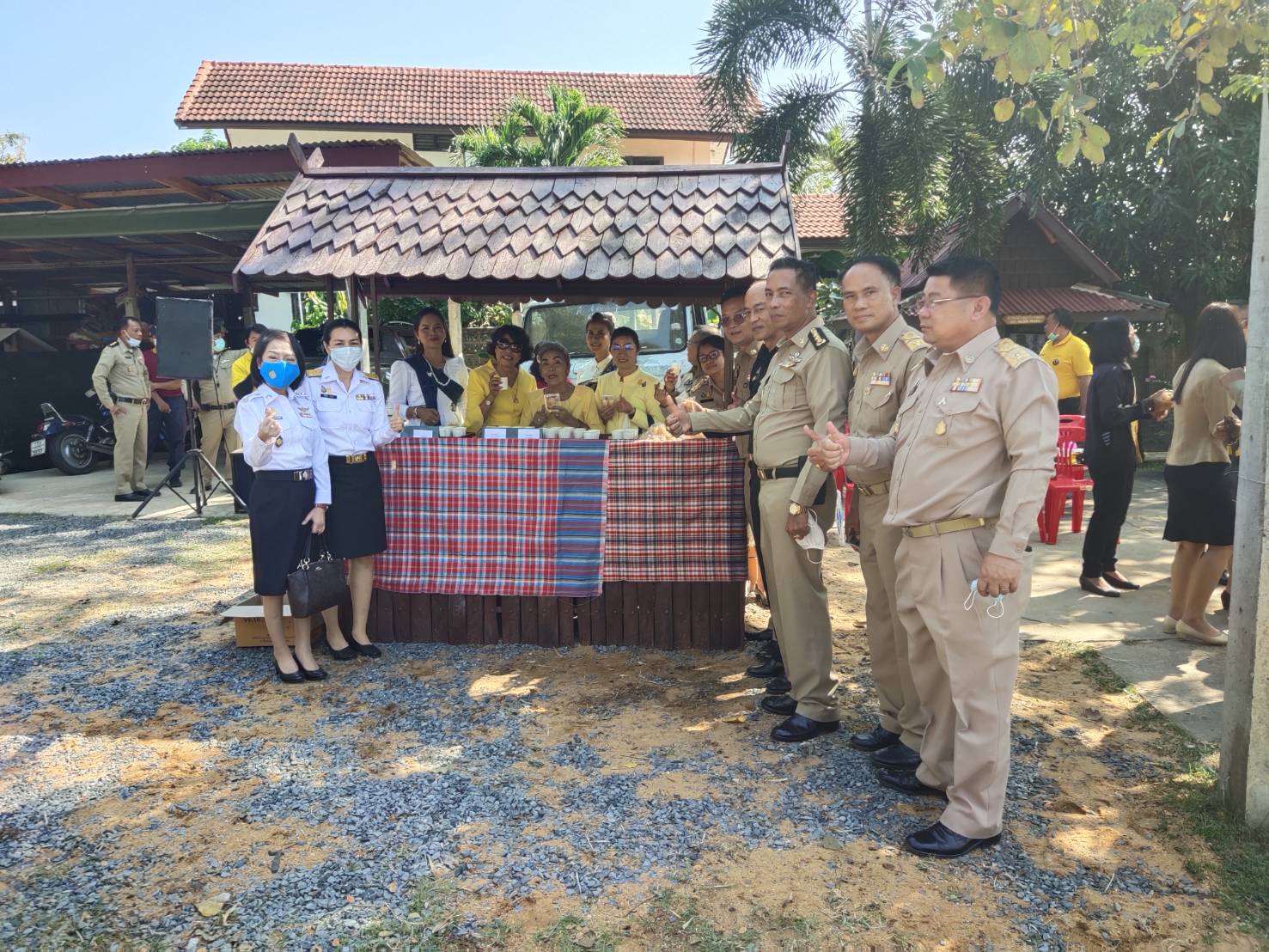 พจ.ยโสธร ร่วมกิจกรรมโครงการธารน้ำใจท้องถิ่นไทย เลี้ยงอาหารกลางวันแก่ผู้ต้องขังเฉลิมพระเกียรติ