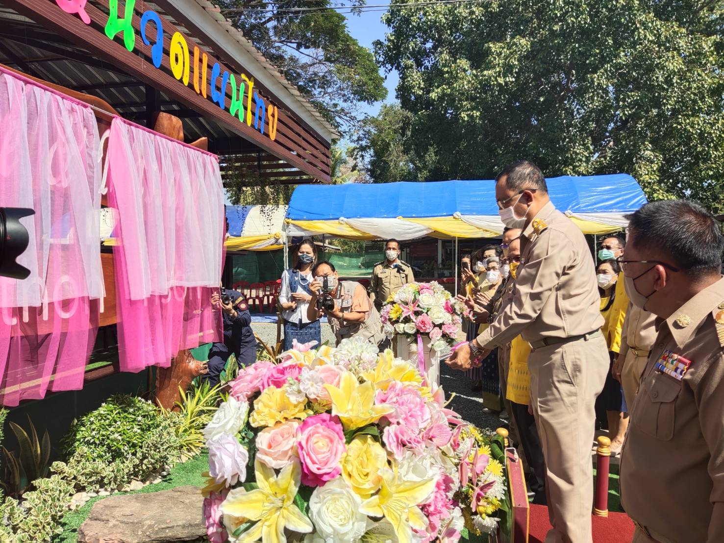 พจ.ยโสธร ร่วมกิจกรรมโครงการธารน้ำใจท้องถิ่นไทย เลี้ยงอาหารกลางวันแก่ผู้ต้องขังเฉลิมพระเกียรติ