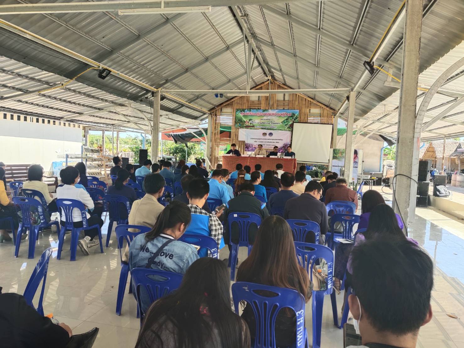พจ.ยโสธร เป็นประธานการประชุมผู้บริหารสำนักงานพัฒนาชุมชนจังหวัดยโสธร ครั้งที่ 11/2563 ประจำเดือนธันวาคม 2563
