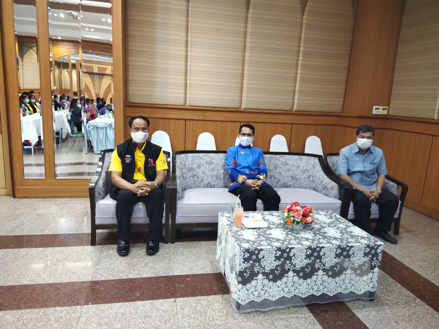 พช.ยโสธร เปิดโครงการพัฒนาทักษะอาชีพแก่สมาชิกกองทุนพัฒนาบทบาทสตรี และบรรยายการดำเนินงานกองทุนพัฒนาบทบาทสตรี