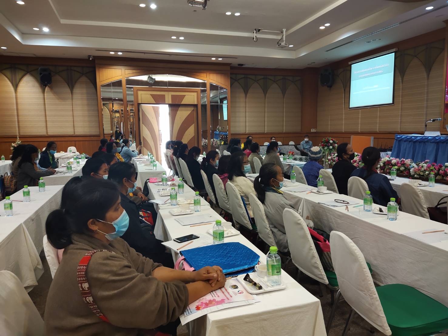 พช.ยโสธร เปิดโครงการพัฒนาทักษะอาชีพแก่สมาชิกกองทุนพัฒนาบทบาทสตรี และบรรยายการดำเนินงานกองทุนพัฒนาบทบาทสตรี