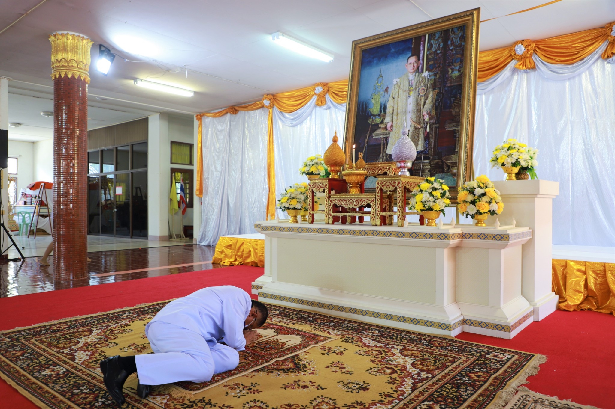 พช.ยโสธร ร่วมพิธีสวดพระพุทธมนต์ เพื่อถวายพระราชกุศลพระบาทสมเด็จพระบรมชน กาธิเบศร มหาภูมิพลอดุลยเดชมหาราชบรมนาถบพิตร เนื่องในวันคล้ายวันพระบรมราชสมภพ 5 ธันวาคม 2563
