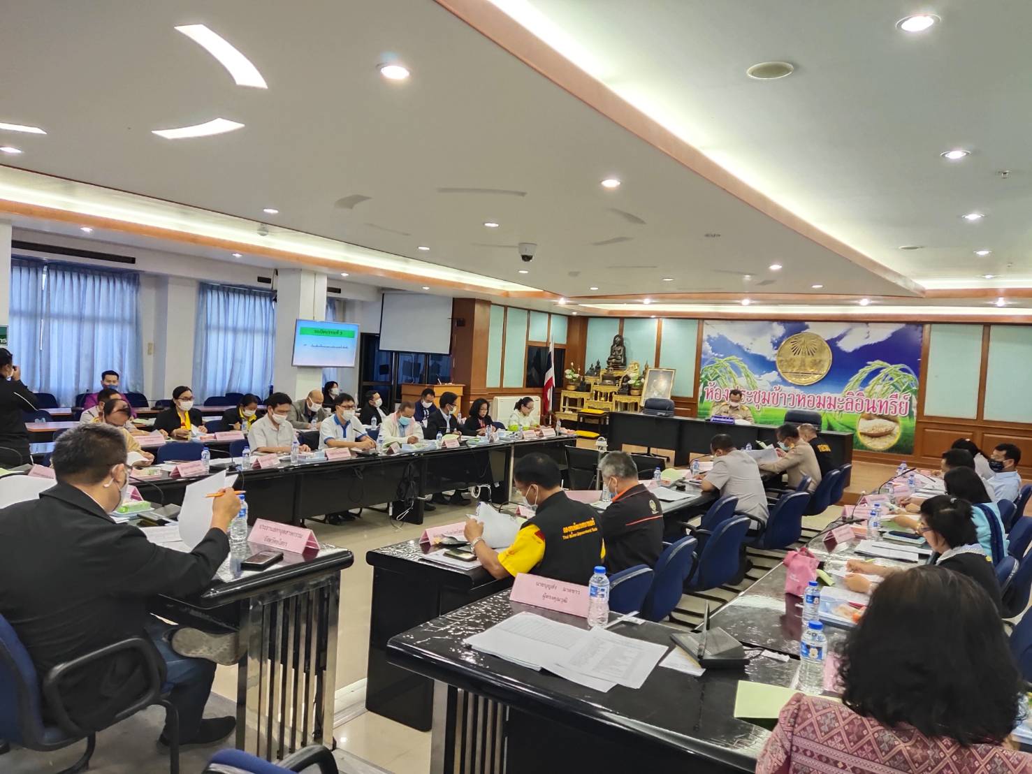 วันพฤหัสบดีที่ 24 ธันวาคม 2563 เวลา 13.30 น. นายชลธี ยังตรง ผู้ว่าราชการจังหวัดยโสธร าชการจังหวัดยโสธร เป็นประธานประชุมคณะอนุกรรมการพัฒนาการเกษตรและสหกรณ์ระดับจังหวัด ครั้งที่ 5/2563 ณ ห้องประชุมข้าวหอมมะลิอินทรีย์ ศาลากลางจังหวัดยโสธร ชั้น 3 ทั้งนี้ นายพนม สิงห์สาย พัฒนาการจังหวัดยโสธร เข้าร่วมประชุมดังกล่าว