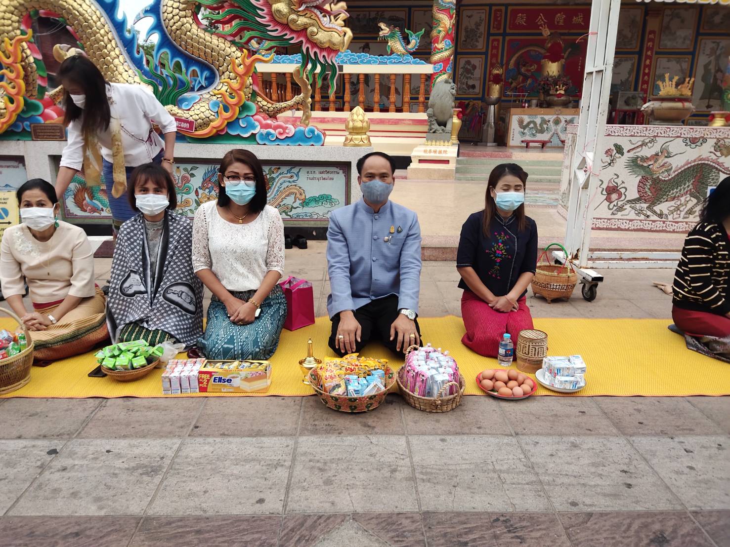 พจ.ยโสธร ร่วมทำบุญตักบาตร “ย้อนยุควิถีถิ่น วิถีไทย”