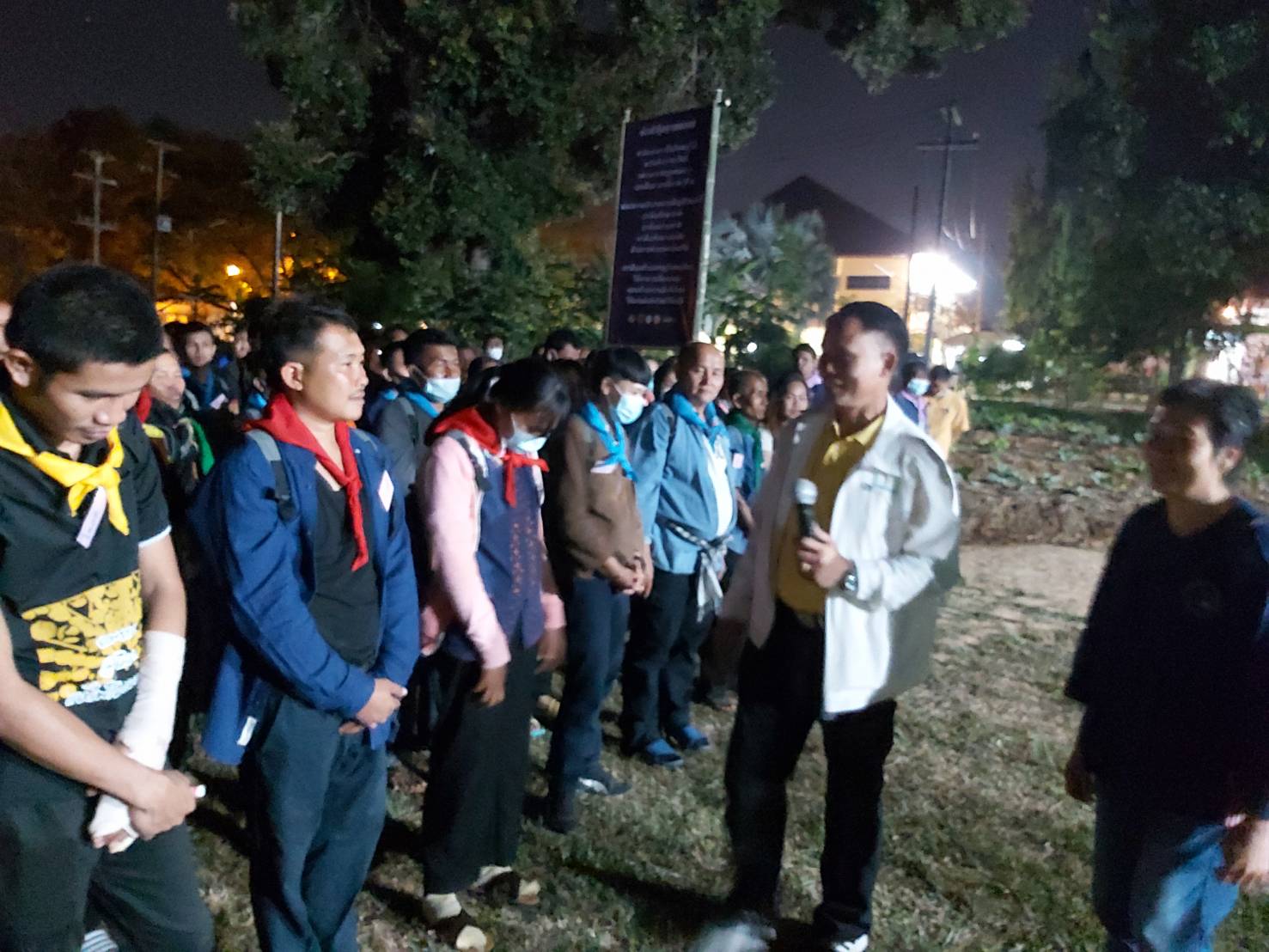 พจ.ยโสธร พบปะและตรวจเยี่ยมให้กำลังใจครัวเรือนเป้าหมายต้นแบบ  และพนักงานจ้างเหมาบริการตาม โครงการพัฒนาพื้นที่ต้นแบบการพัฒนาคุณภาพชีวิต ตามหลักทฤษฎีใหม่ประยุกต์สู่ “โคกหนอง นาโมเดล”