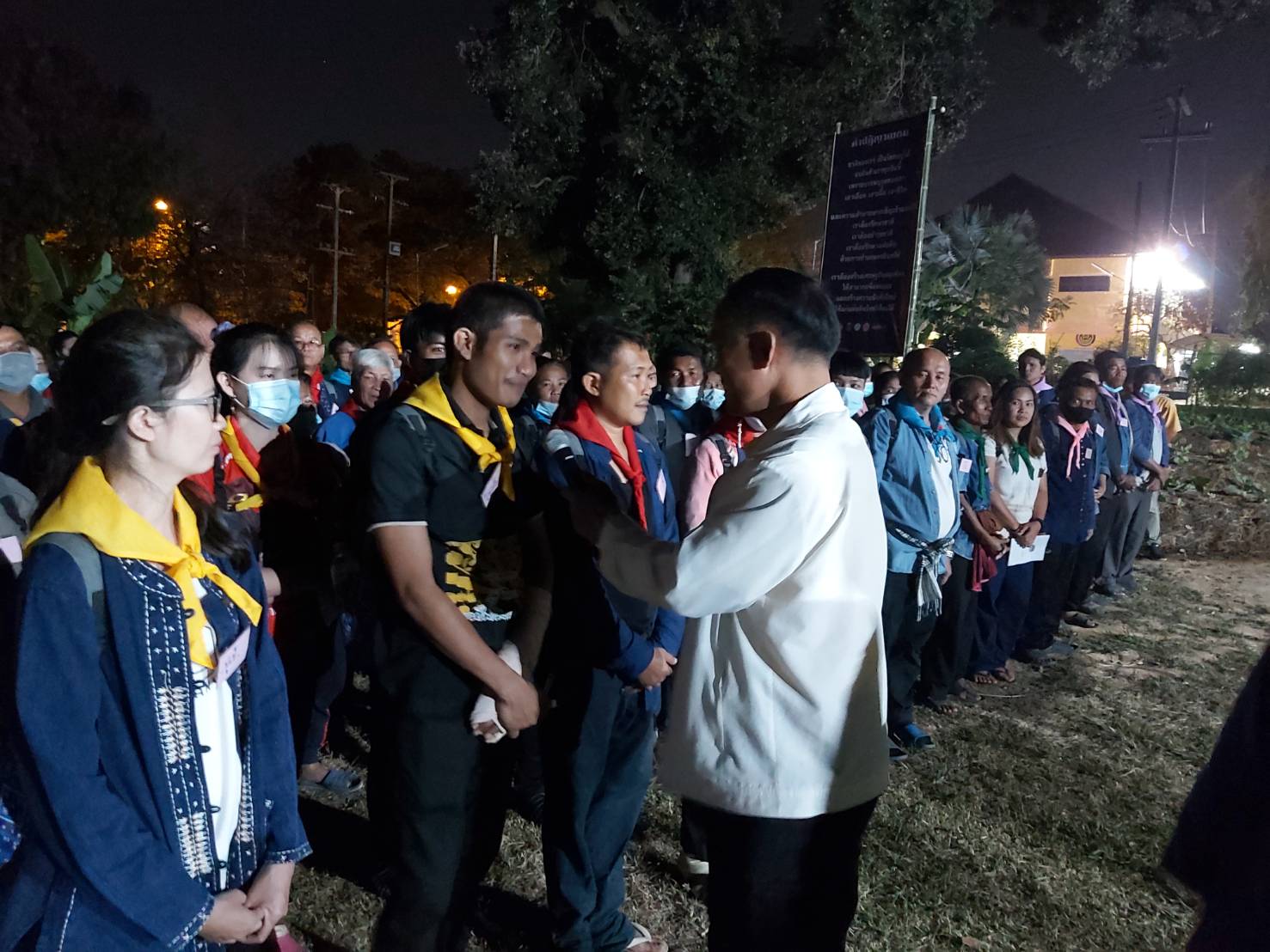 พจ.ยโสธร พบปะและตรวจเยี่ยมให้กำลังใจครัวเรือนเป้าหมายต้นแบบ  และพนักงานจ้างเหมาบริการตาม โครงการพัฒนาพื้นที่ต้นแบบการพัฒนาคุณภาพชีวิต ตามหลักทฤษฎีใหม่ประยุกต์สู่ “โคกหนอง นาโมเดล”