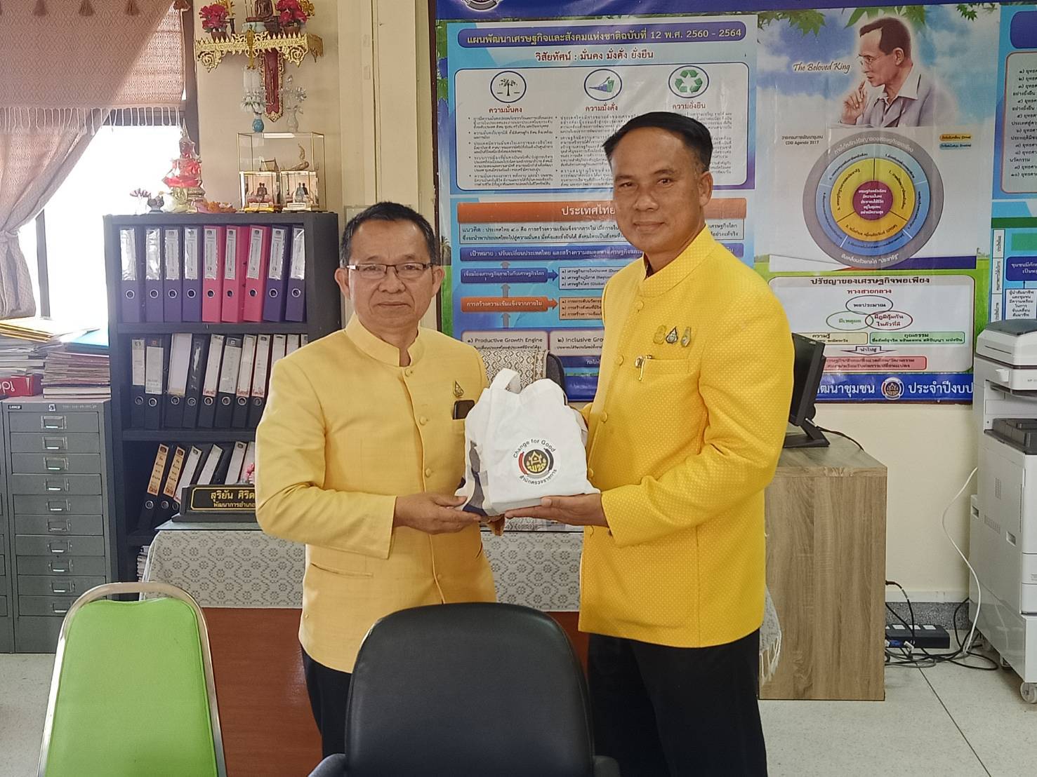 พจ.ยโสธร ติดตามการปฏิบัติงานพนักงานลูกจ้างเหมาบริการ ตามโครงการโคกหนองนาโมเดลในพื้นที่อำเภอทรายมูลและอำเภอกุดชุม