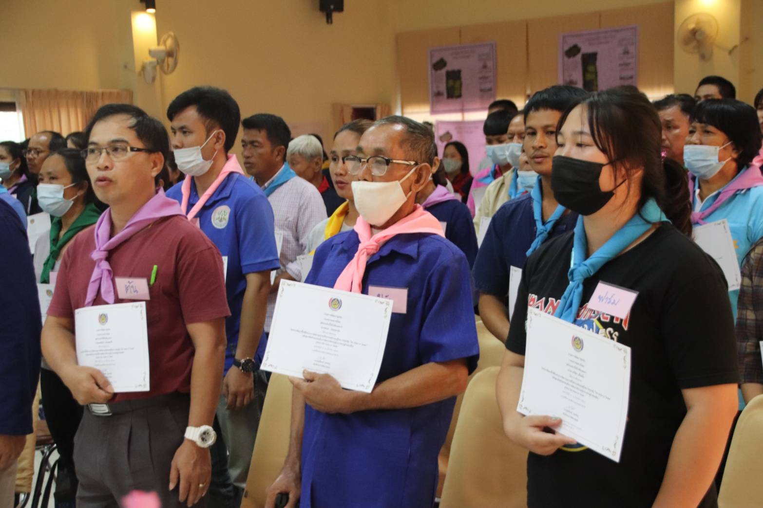 พจ.ยโสธร ร่วมพิธีมอบวุฒิบัตรผู้ผ่านการอบรมตามโครงการพัฒนาพื้นที่ต้นแบบการพัฒนาคุณภาพชีวิตตามหลักทฤษฎีใหม่ประยุกต์สู่ “โคก หนอง นาโมเดล”