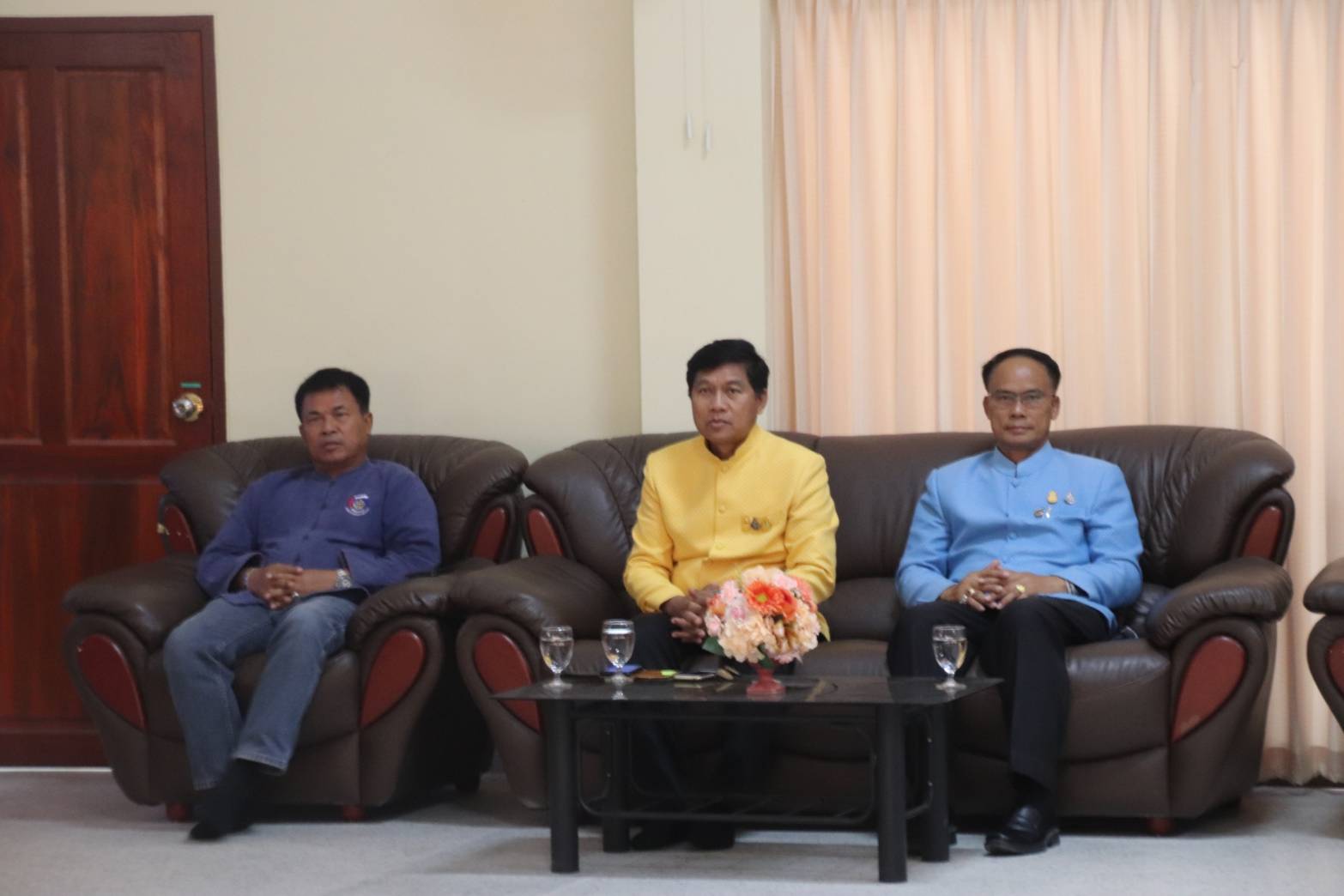 พจ.ยโสธร ร่วมพิธีมอบวุฒิบัตรผู้ผ่านการอบรมตามโครงการพัฒนาพื้นที่ต้นแบบการพัฒนาคุณภาพชีวิตตามหลักทฤษฎีใหม่ประยุกต์สู่ “โคก หนอง นาโมเดล”