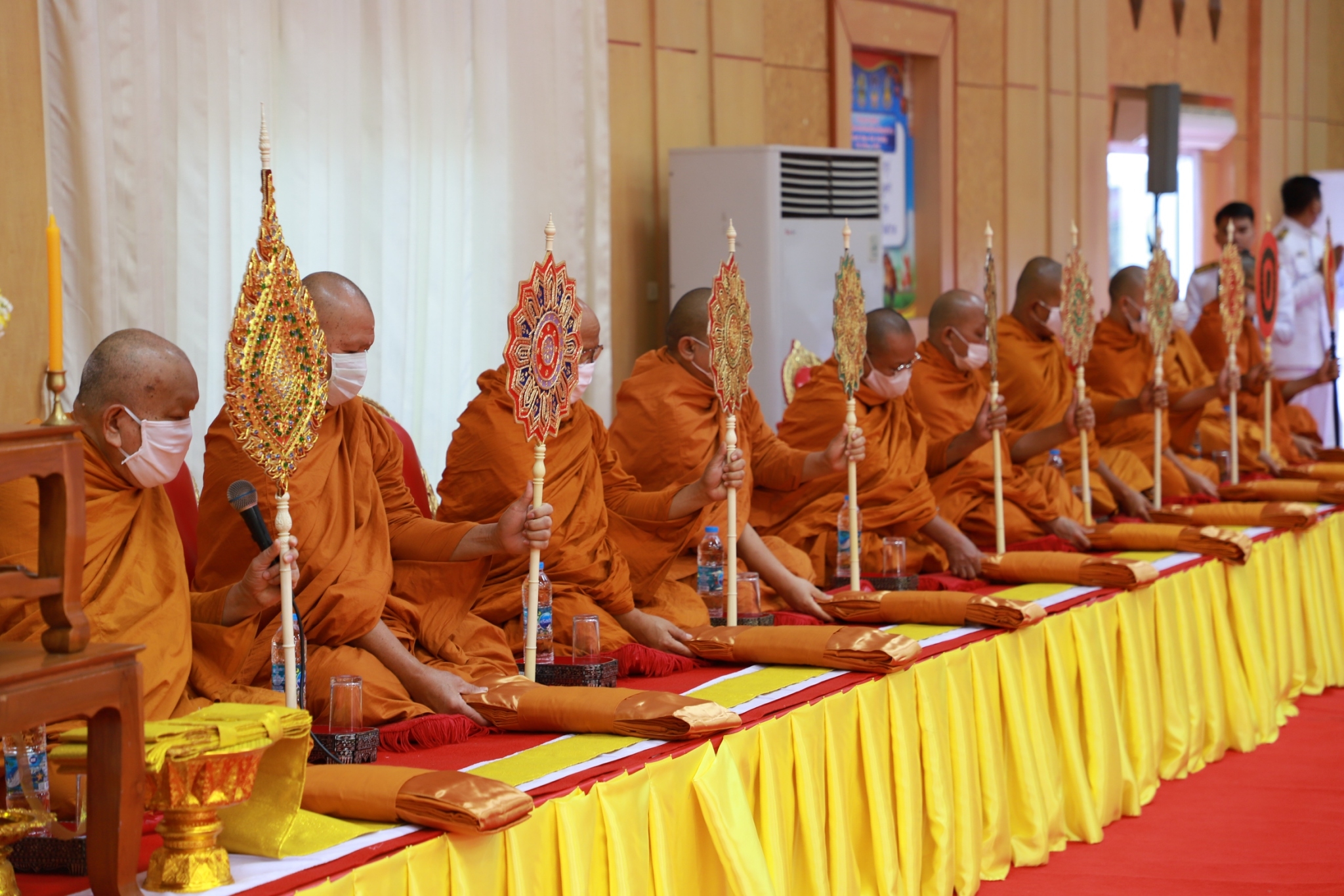 พช.ยโสธร ร่วมพิธีทำบุญตักบาตรถวายพระราชกุศล เนื่องในวันคล้ายวันพระบรมราชสมภพ พระบาทสมเด็จพระบรมชนกาธิเบศร มหาภูมิพลอดุลยเดชมหาราช บรมนาถบพิตร