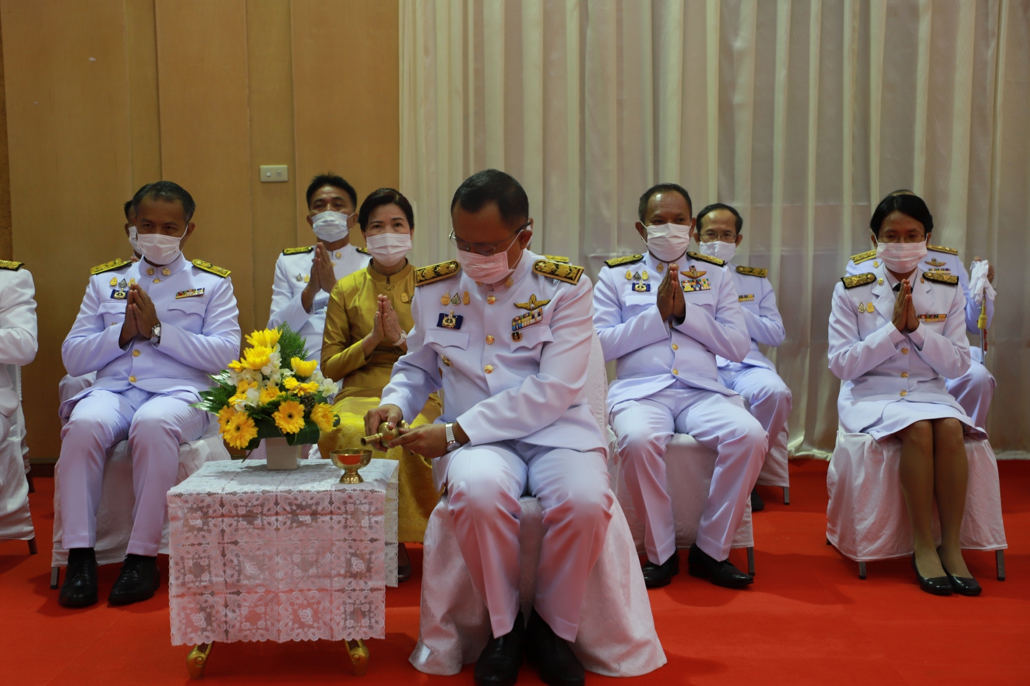 พช.ยโสธร ร่วมพิธีทำบุญตักบาตรถวายพระราชกุศล เนื่องในวันคล้ายวันพระบรมราชสมภพ พระบาทสมเด็จพระบรมชนกาธิเบศร มหาภูมิพลอดุลยเดชมหาราช บรมนาถบพิตร