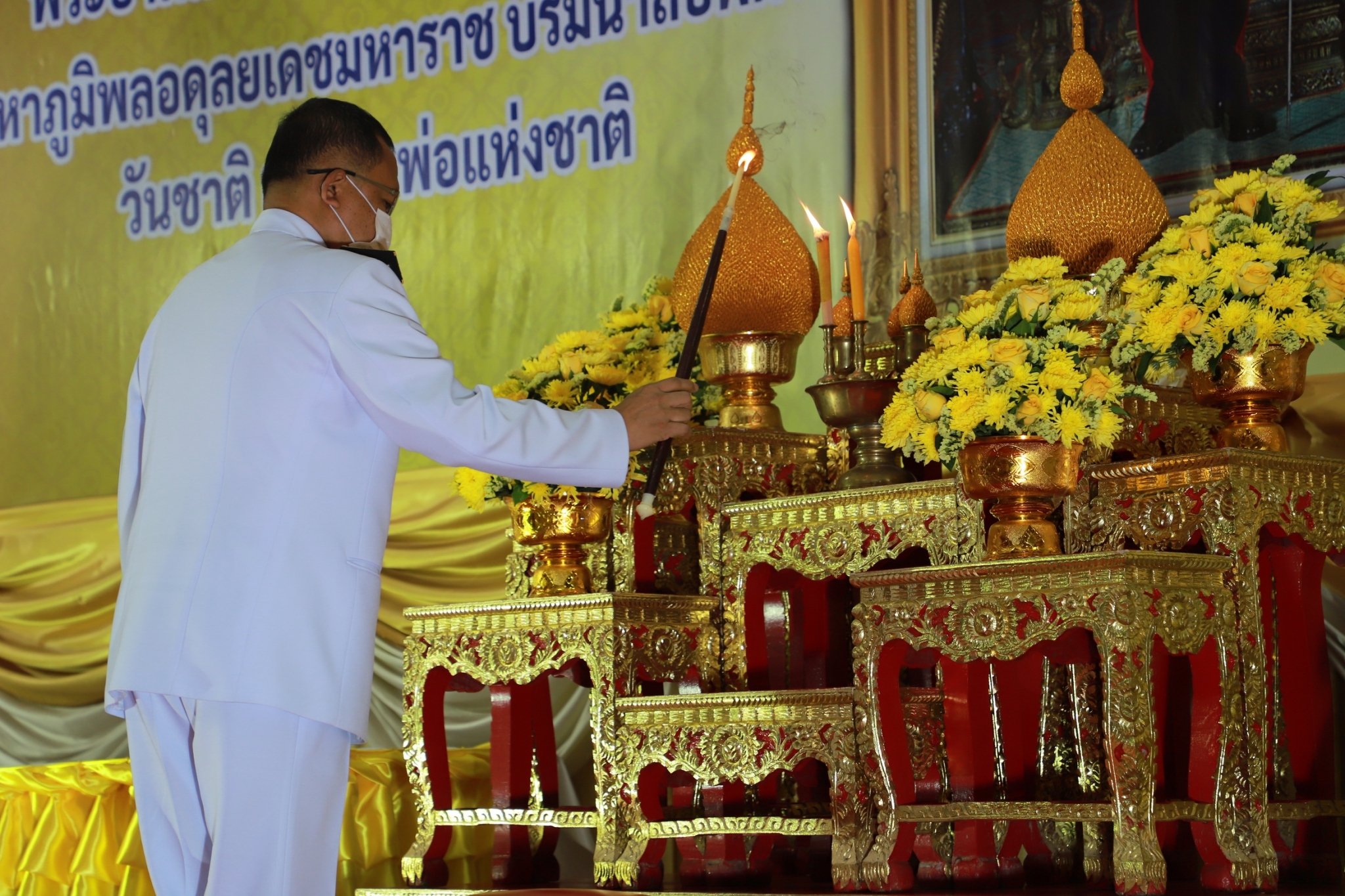 พช.ยโสธร ร่วมพิธีทำบุญตักบาตรถวายพระราชกุศล เนื่องในวันคล้ายวันพระบรมราชสมภพ พระบาทสมเด็จพระบรมชนกาธิเบศร มหาภูมิพลอดุลยเดชมหาราช บรมนาถบพิตร