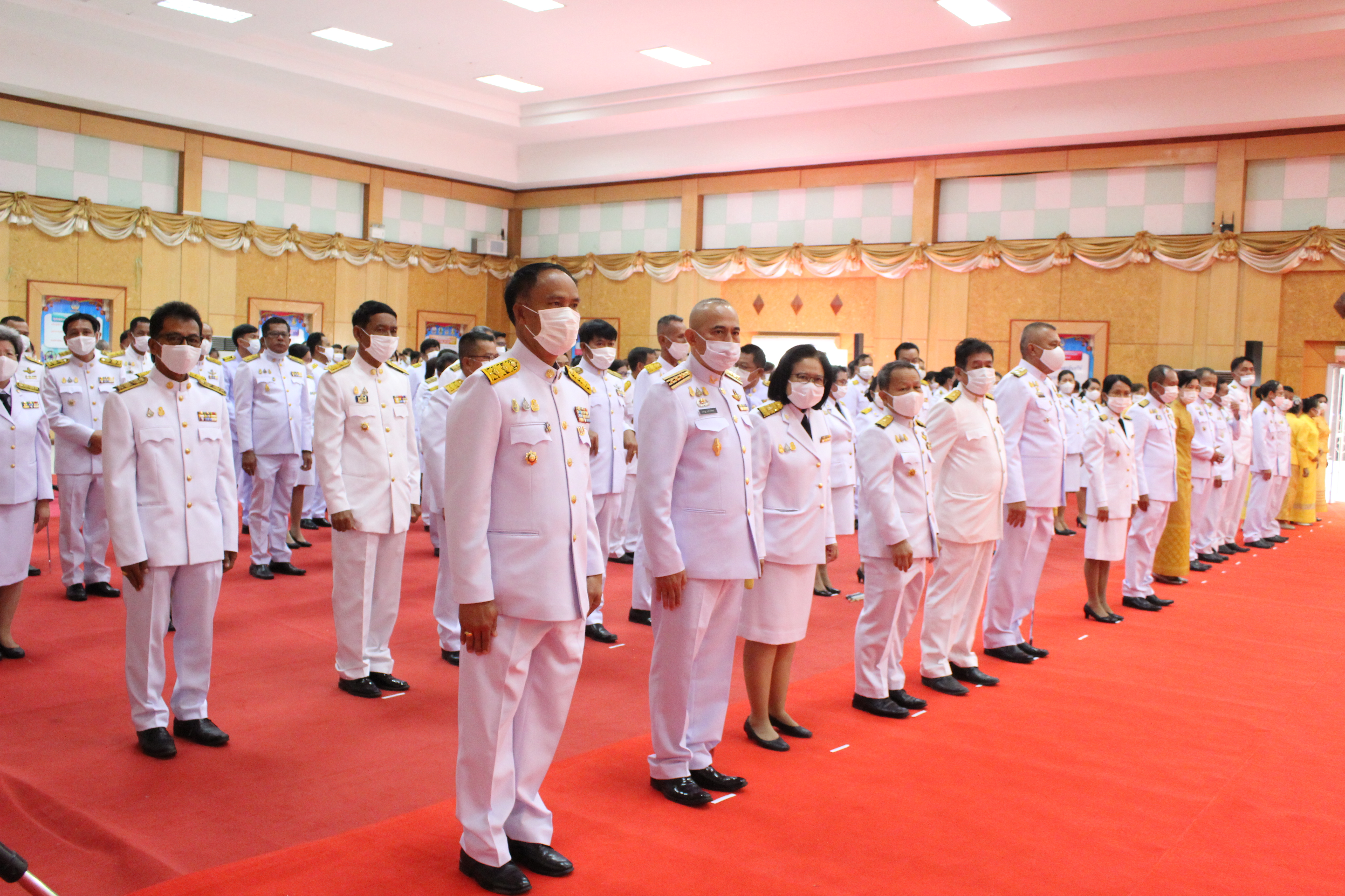 พช.ยโสธร ร่วมพิธีวางพานพุ่มและพิธีถวายบังคม เนื่องในวันคล้ายวันพระบรมราชสมภพ พระบาทสมเด็จพระบรมชนกาธิเบศร มหาภูมิพลอดุลยเดชมหาราช บรมนาถบพิตร วันชาติ และวันพ่อแห่งชาติ 5 ธันวาคม 2563