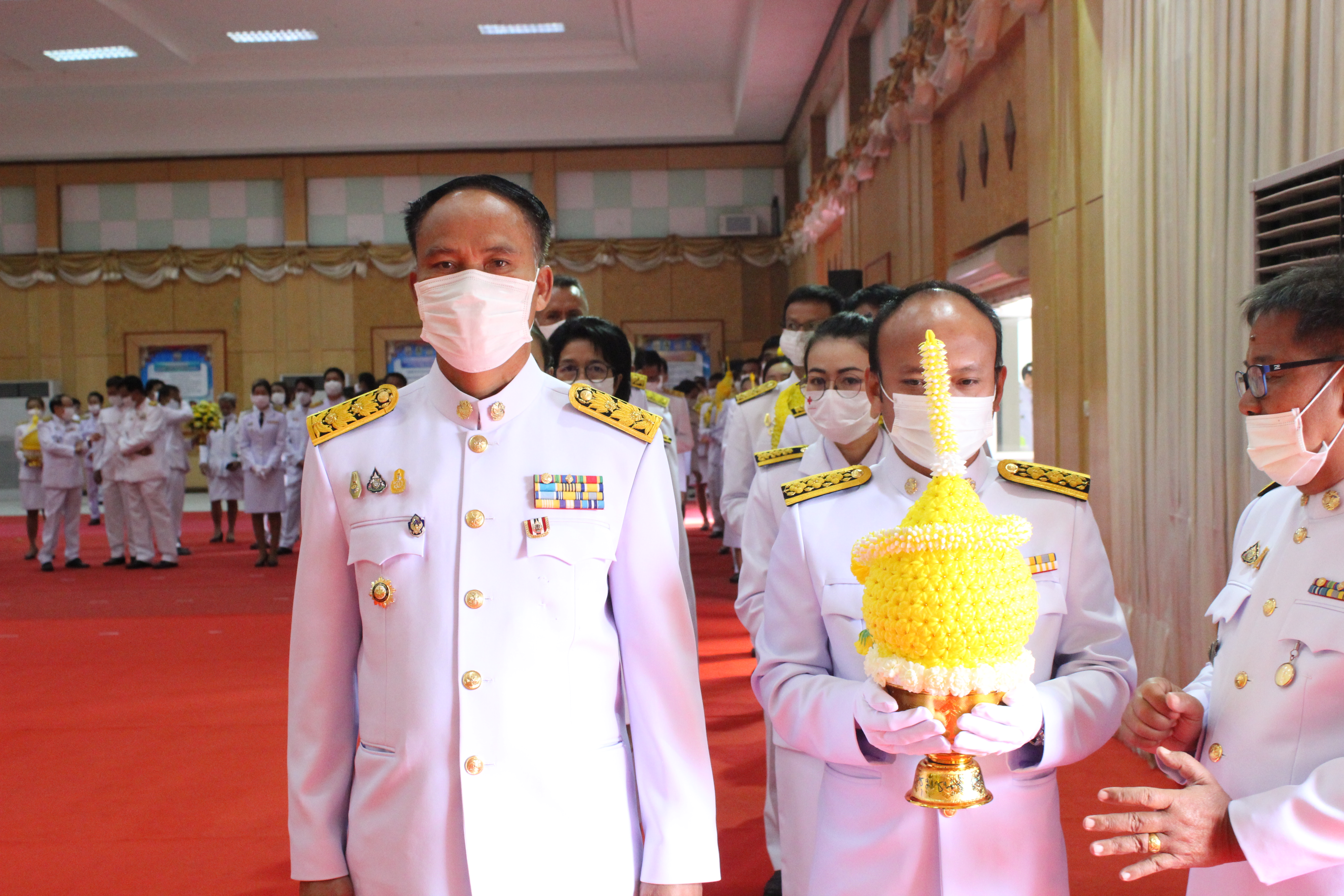 พช.ยโสธร ร่วมพิธีวางพานพุ่มและพิธีถวายบังคม เนื่องในวันคล้ายวันพระบรมราชสมภพ พระบาทสมเด็จพระบรมชนกาธิเบศร มหาภูมิพลอดุลยเดชมหาราช บรมนาถบพิตร วันชาติ และวันพ่อแห่งชาติ 5 ธันวาคม 2563