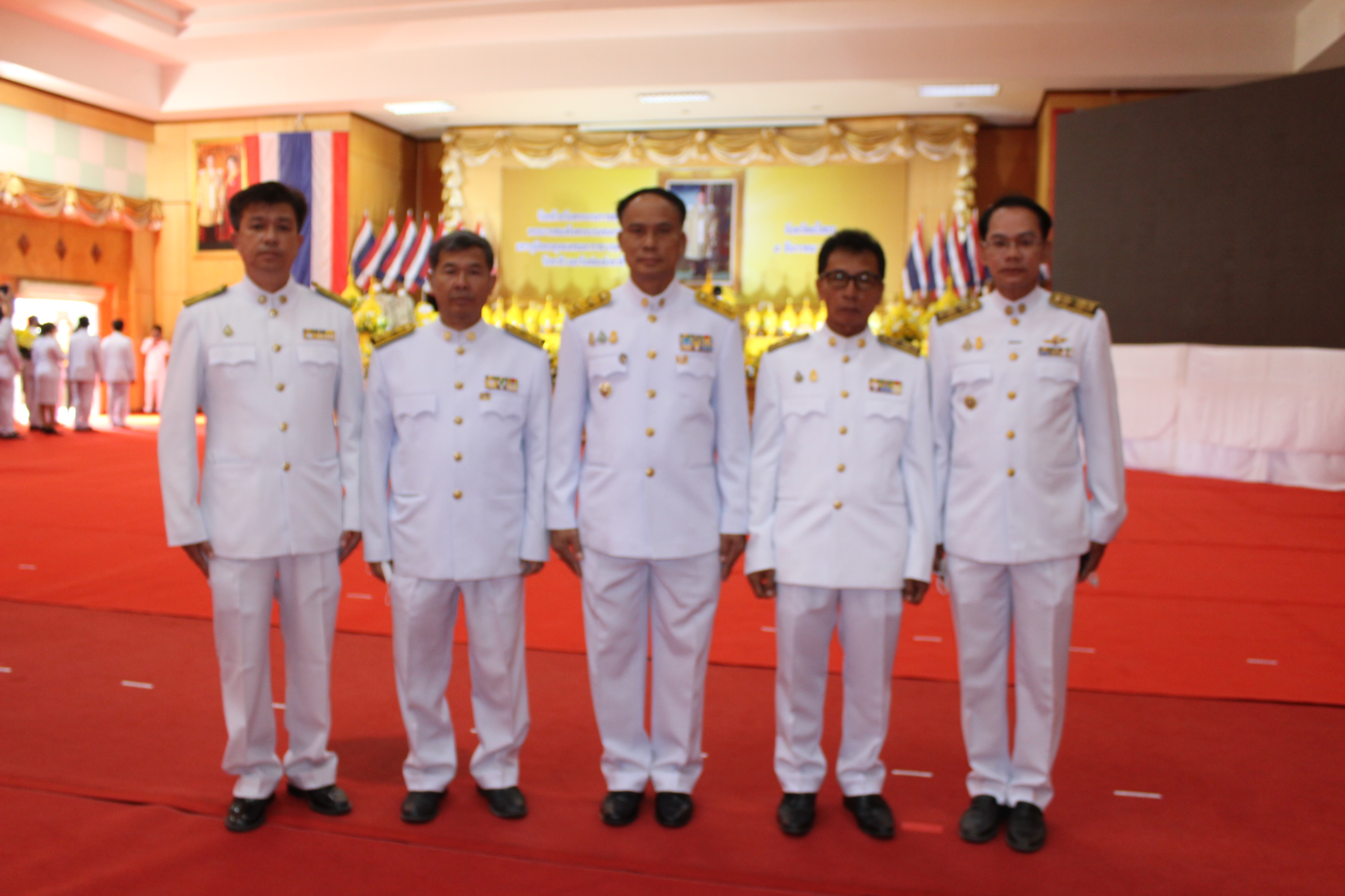 พช.ยโสธร ร่วมพิธีวางพานพุ่มและพิธีถวายบังคม เนื่องในวันคล้ายวันพระบรมราชสมภพ พระบาทสมเด็จพระบรมชนกาธิเบศร มหาภูมิพลอดุลยเดชมหาราช บรมนาถบพิตร วันชาติ และวันพ่อแห่งชาติ 5 ธันวาคม 2563