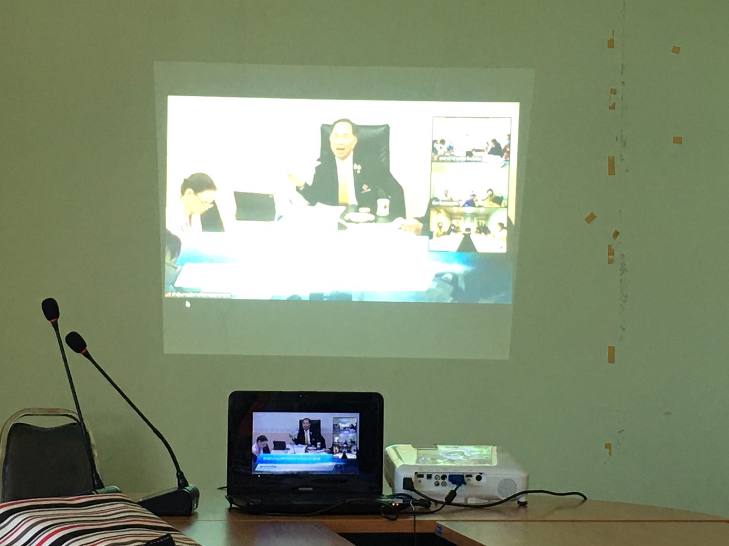 พช.ยโสธร ร่วมประชุมออนไลน์ผ่าน Application Zoom  ครั้งที่ 2/2563 ของสภากาชาดไทย