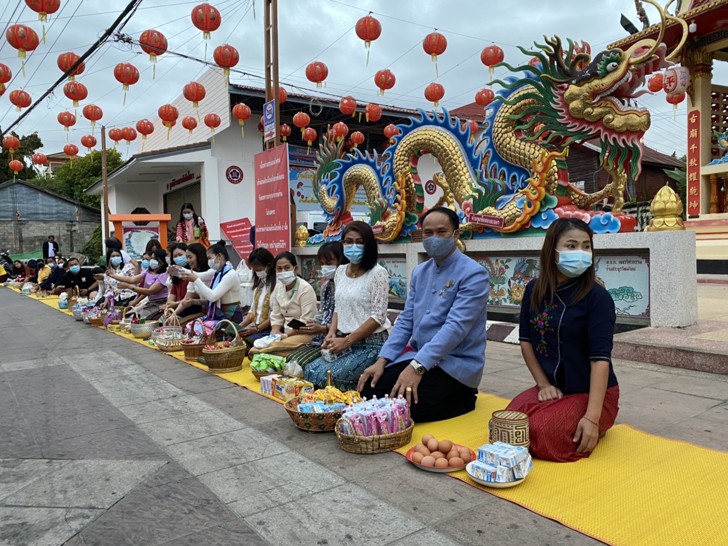 พจ.ยโสธร ร่วมทำบุญตักบาตร “ย้อนยุควิถีถิ่น วิถีไทย”