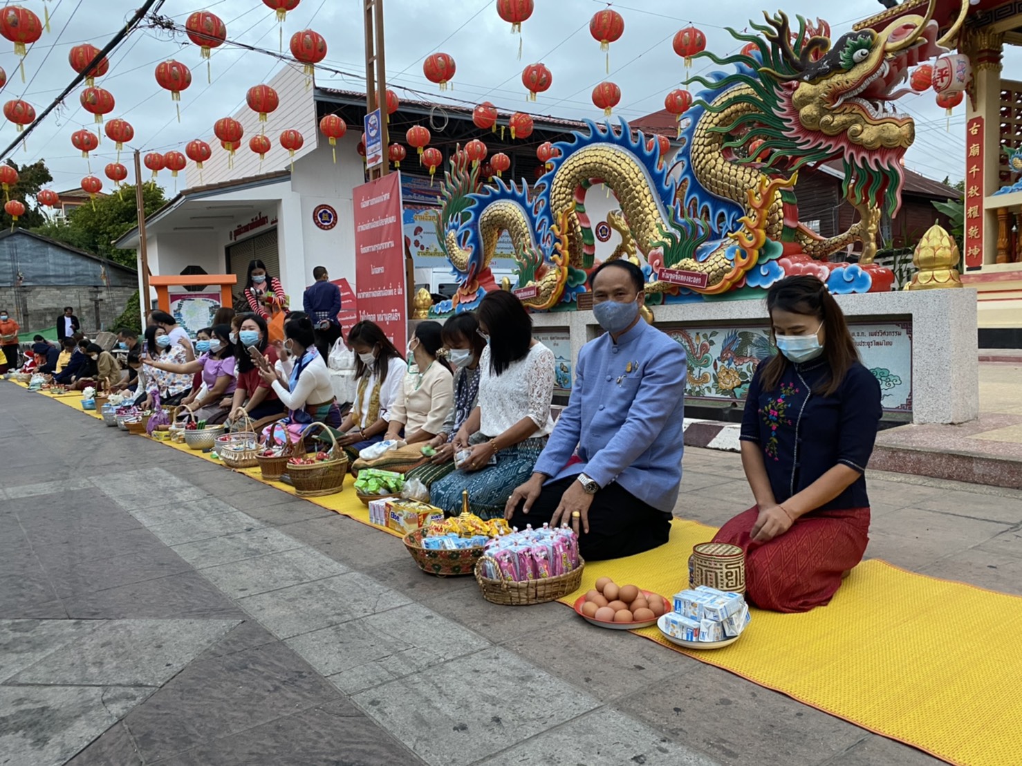 พจ.ยโสธร ร่วมทำบุญตักบาตร “ย้อนยุควิถีถิ่น วิถีไทย”