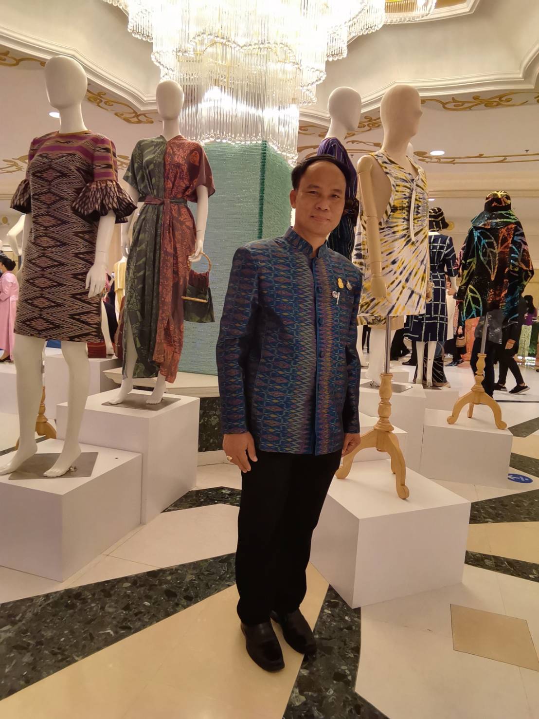 พช.ยโสธร ร่วมพิธีเปิดงานกาล่าไนท์  สืบสานภูมิปัญญา OTOP ผ้าไทย