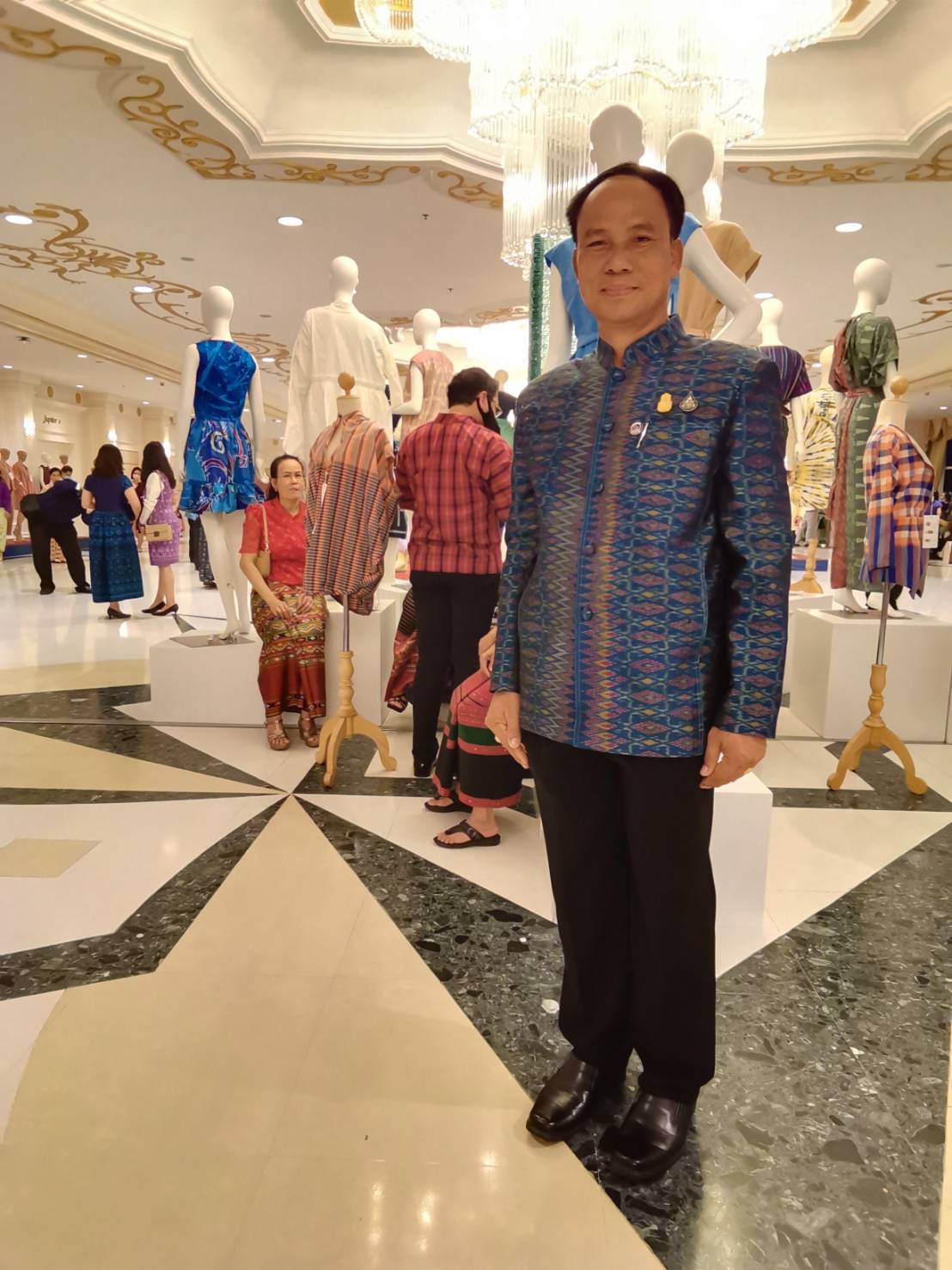 พช.ยโสธร ร่วมพิธีเปิดงานกาล่าไนท์  สืบสานภูมิปัญญา OTOP ผ้าไทย