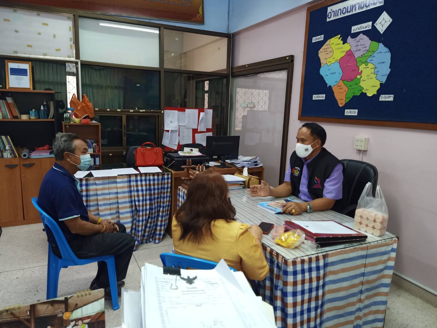 พจ.ยโสธร ติดตามการทอผ้ามัดหมี่ลายขอเจ้าฟ้าสิริวัณณวรีฯ