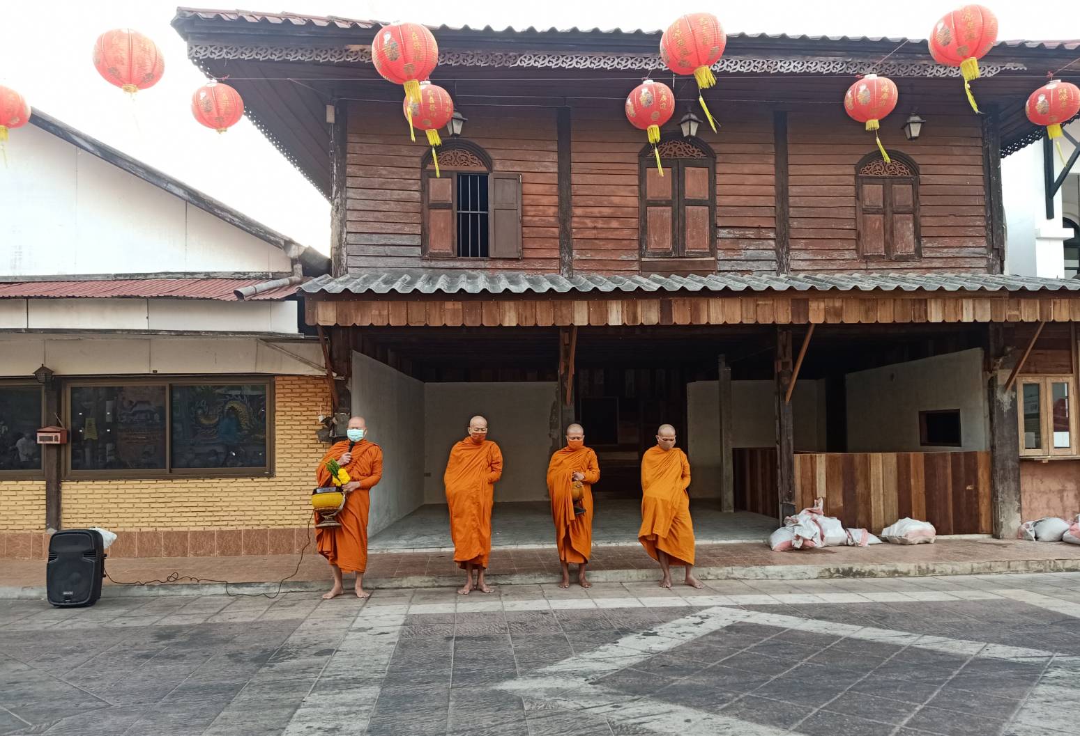 พช.ยโสธร ร่วมกิจกรรมทำบุญตักบาตรย้อนยุค “วิถีถิ่น วิถีไทย”งานถนนคนเดินยโสธร (บ้านสิงห์ท่า)