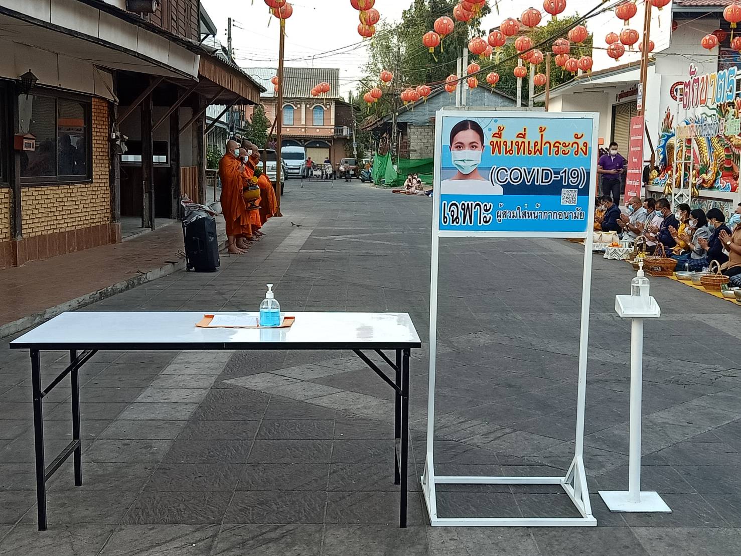 พช.ยโสธร ร่วมกิจกรรมทำบุญตักบาตรย้อนยุค “วิถีถิ่น วิถีไทย”งานถนนคนเดินยโสธร (บ้านสิงห์ท่า)