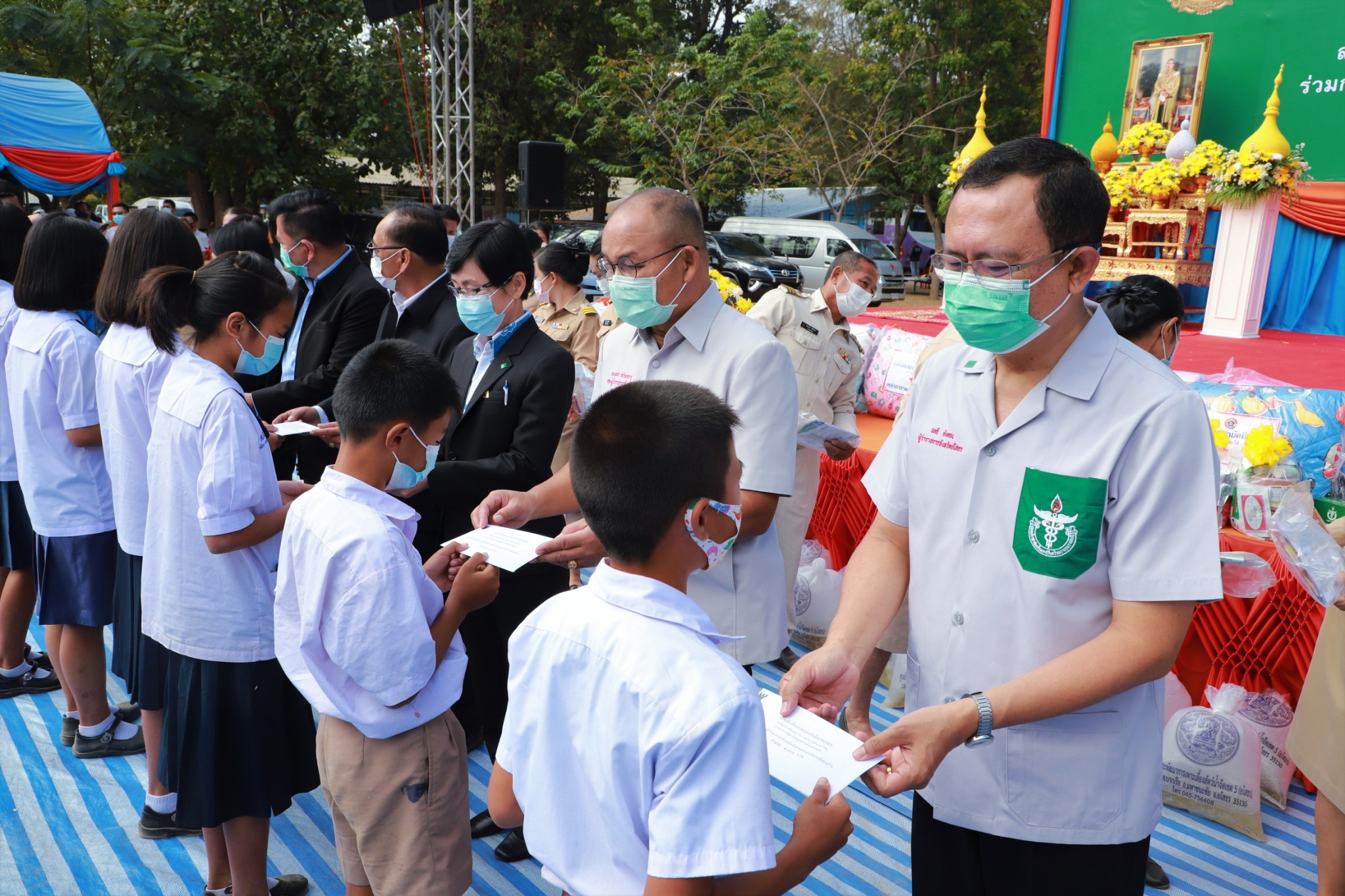 พจ.ยโสธร ร่วมกิจกรรมหน่วยแพทย์อาสาสมเด็จพระศรีนครินทราบรมราชชนนี (พอ.สว.) ร่วมกับ โครงการจังหวัดเคลื่อนที่ “เพิ่มรอยยิ้ม เติมความสุข ให้คนยโสธร” ครั้งที่ 4 ประจำปีงบประมาณ พ.ศ. 2564 จ.ยโสธร