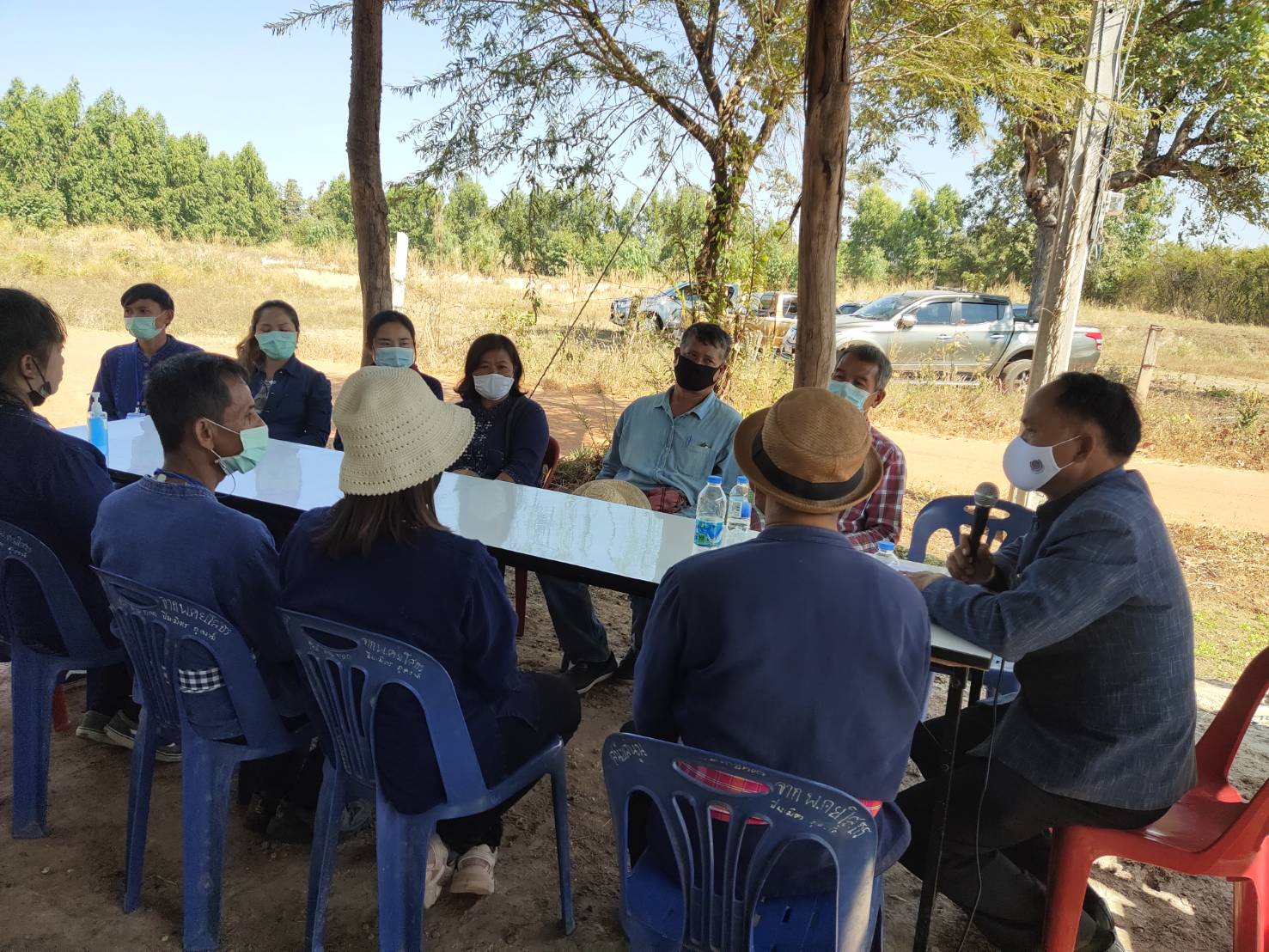 พจ.ยโสธร ร่วมกิจกรรม “เอามื้อสามัคคี” ในพื้นที่ครัวเรือนต้นแบบการพัฒนาคุณภาพชีวิตตามทฤษฎีใหม่รูปแบบประยุกต์ “โคก หนอง นา โมเดล”