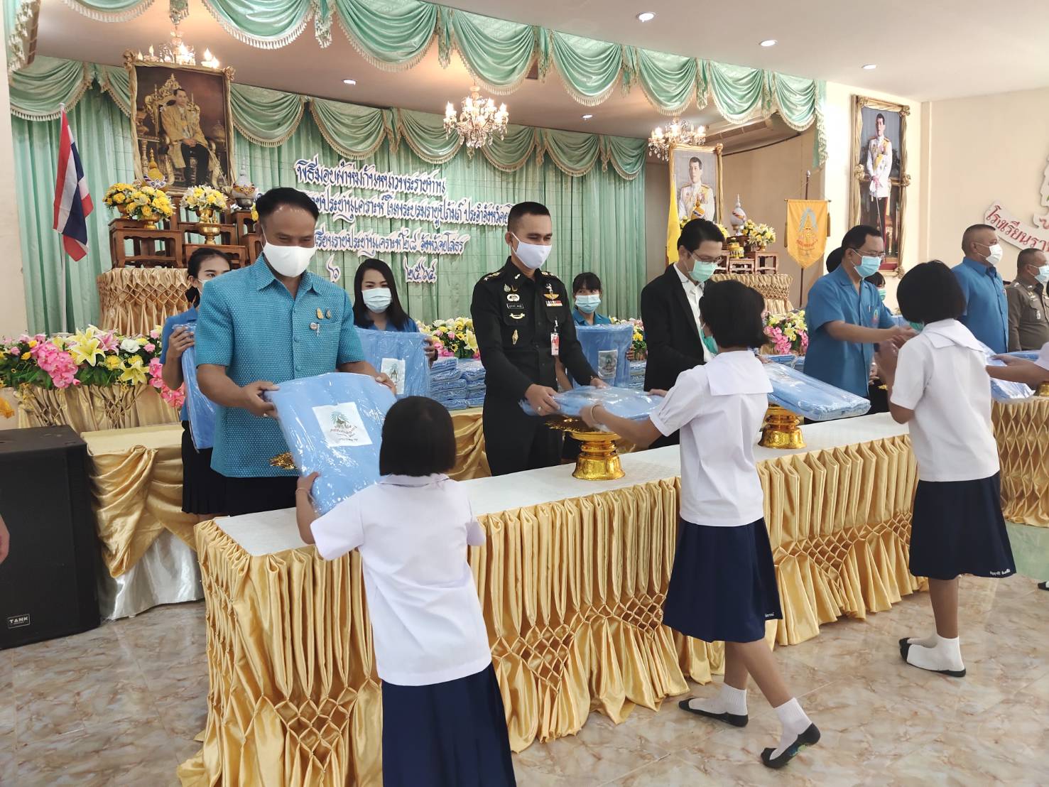 พจ.ยโสธร ร่วมพิธีมอบผ้าห่มกันหนาวพระราชทาน  ประจำปีงบประมาณ 2564