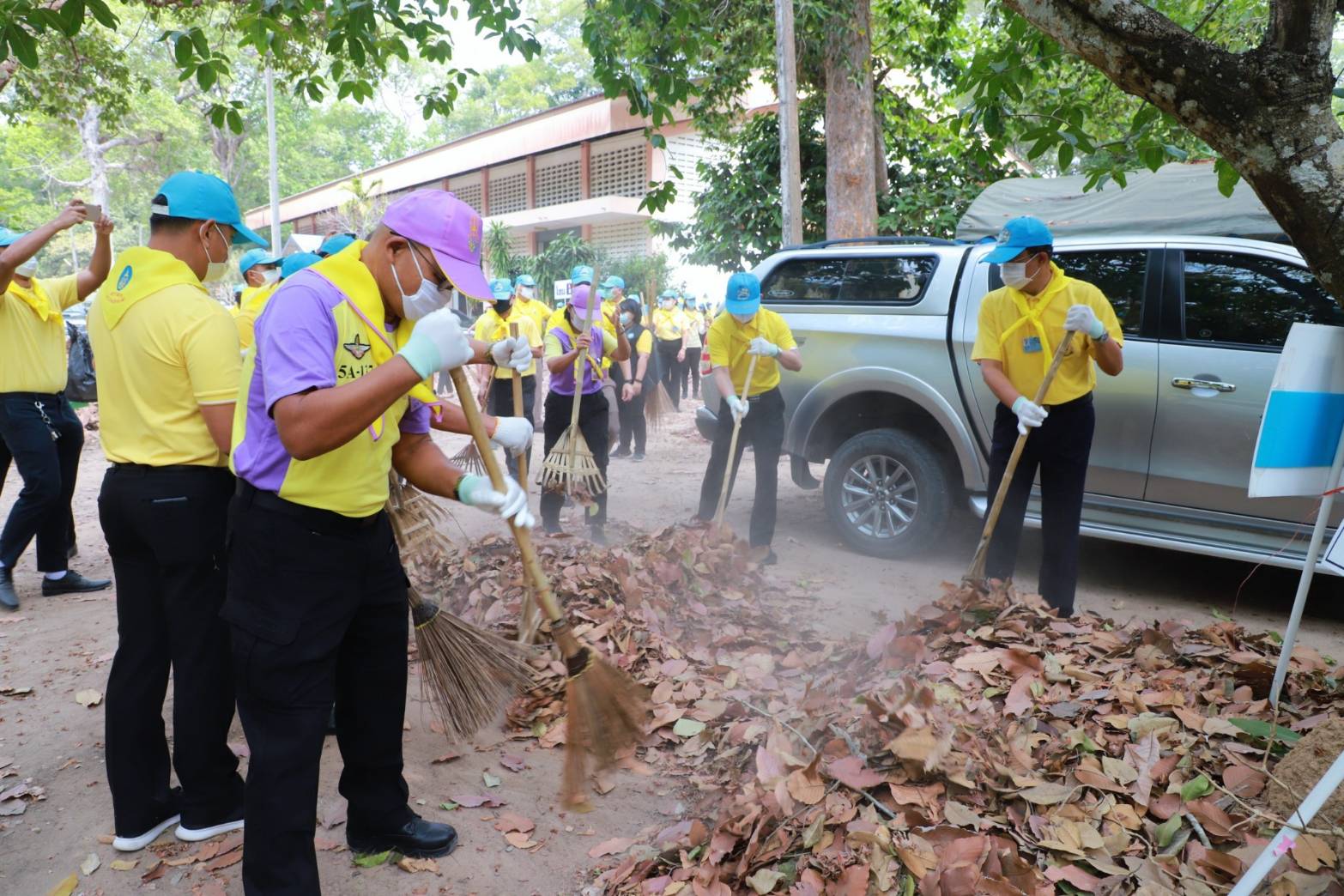 พช.ยโสธร ร่วมกิจกรรมจิตอาสาพัฒนา เนื่องในวันพ่อขุนรามคำแหงมหาราช ??