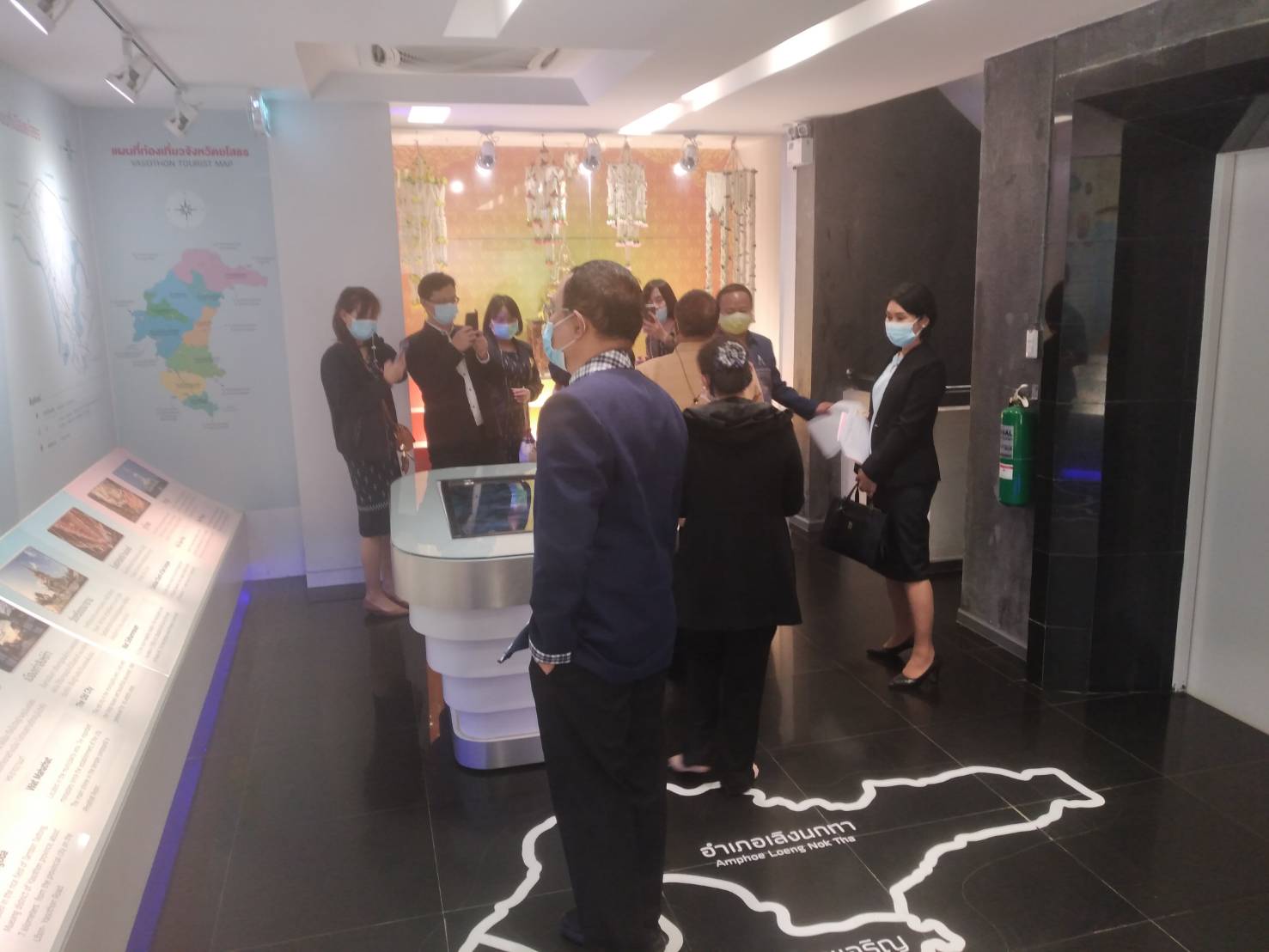 พช.ยโสธร ร่วมต้อนรับคณะผู้เข้าร่วมประชุมคณะกรรมการร่วมภาครัฐและเอกชนเพื่อแก้ไขปัญหาทางเศรษฐกิจของกลุ่มจังหวัด (กรอ.กลุ่มจังหวัด) สัญจร ที่วิมานพญาแถน