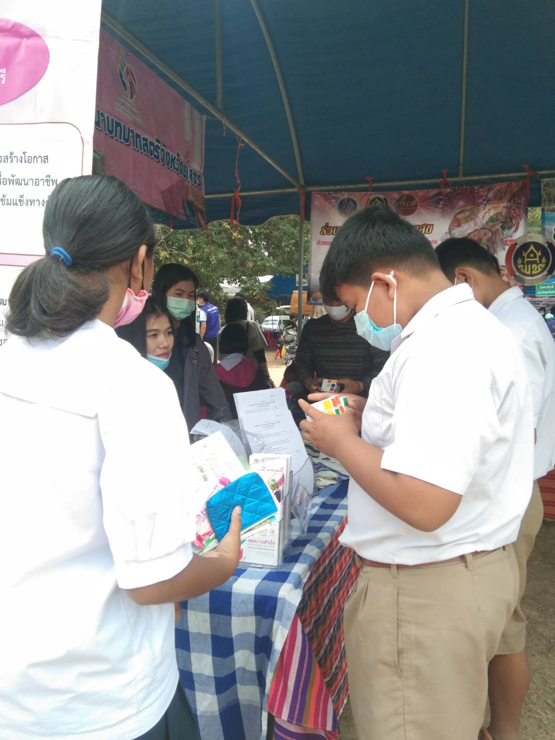 พจ.ยโสธร ร่วมกิจกรรมหน่วยแพทย์อาสาสมเด็จพระศรีนครินทราบรมราชชนนี (พอ.สว.) ร่วมกับ โครงการจังหวัดเคลื่อนที่ “เพิ่มรอยยิ้ม เติมความสุข ให้คนยโสธร” ครั้งที่ 4 ประจำปีงบประมาณ พ.ศ. 2564 จ.ยโสธร