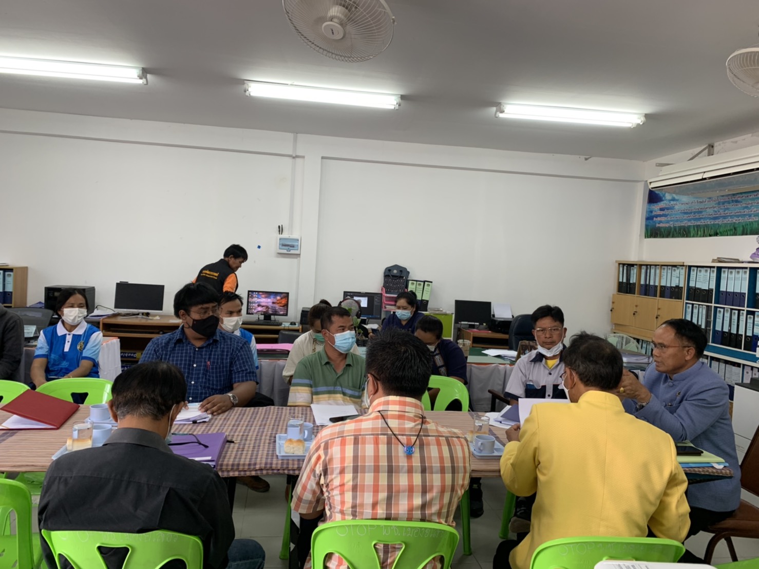 พจ.ยโสธร ร่วมประชุมกับคณะทำงานด้านช่าง  และนักพัฒนาพื้นที่ต้นแบบ (นพต.)